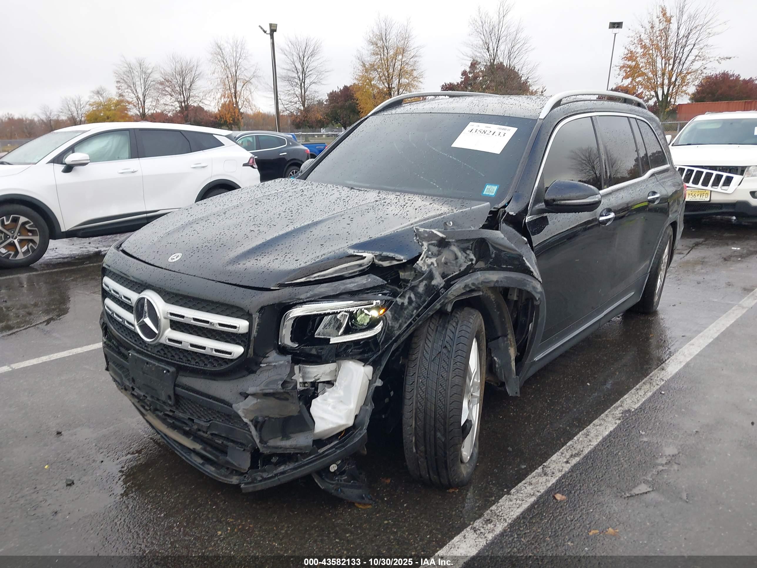 MERCEDES-BENZ GLB image 2