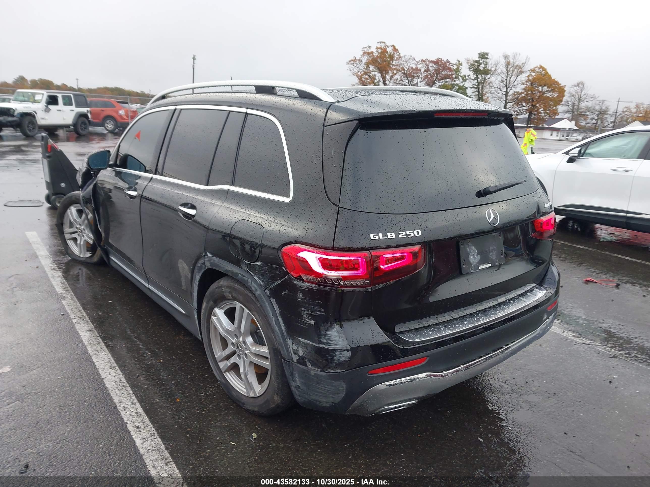 MERCEDES-BENZ GLB image 3