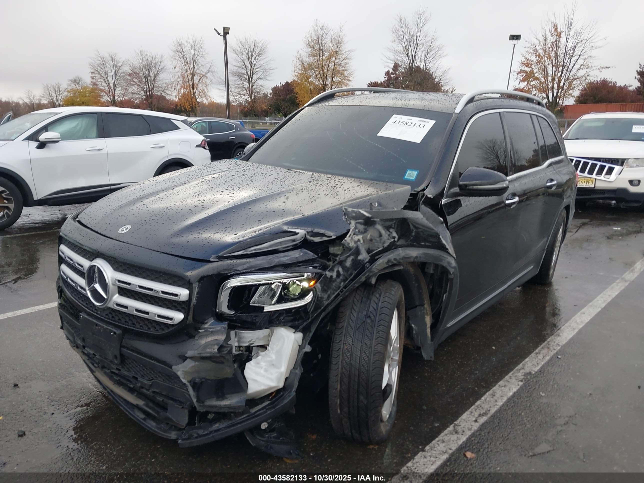 MERCEDES-BENZ GLB image 6