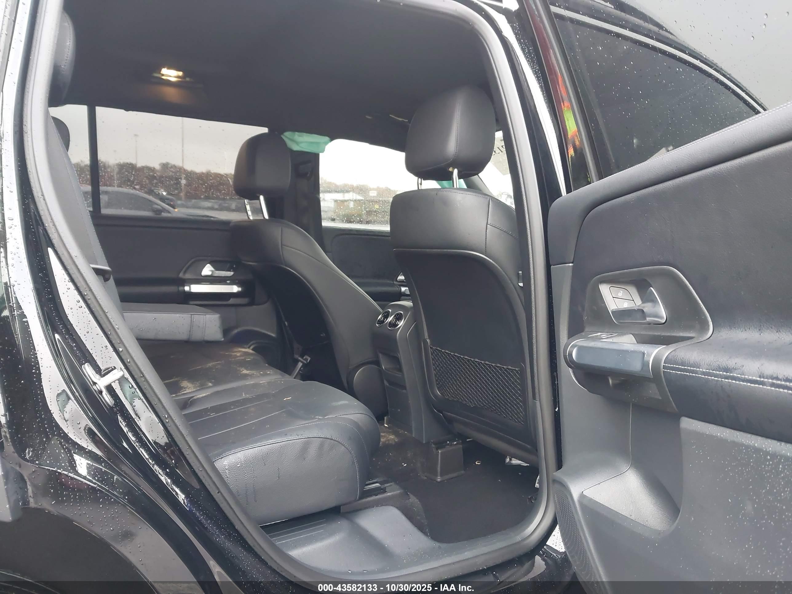 MERCEDES-BENZ GLB image 8