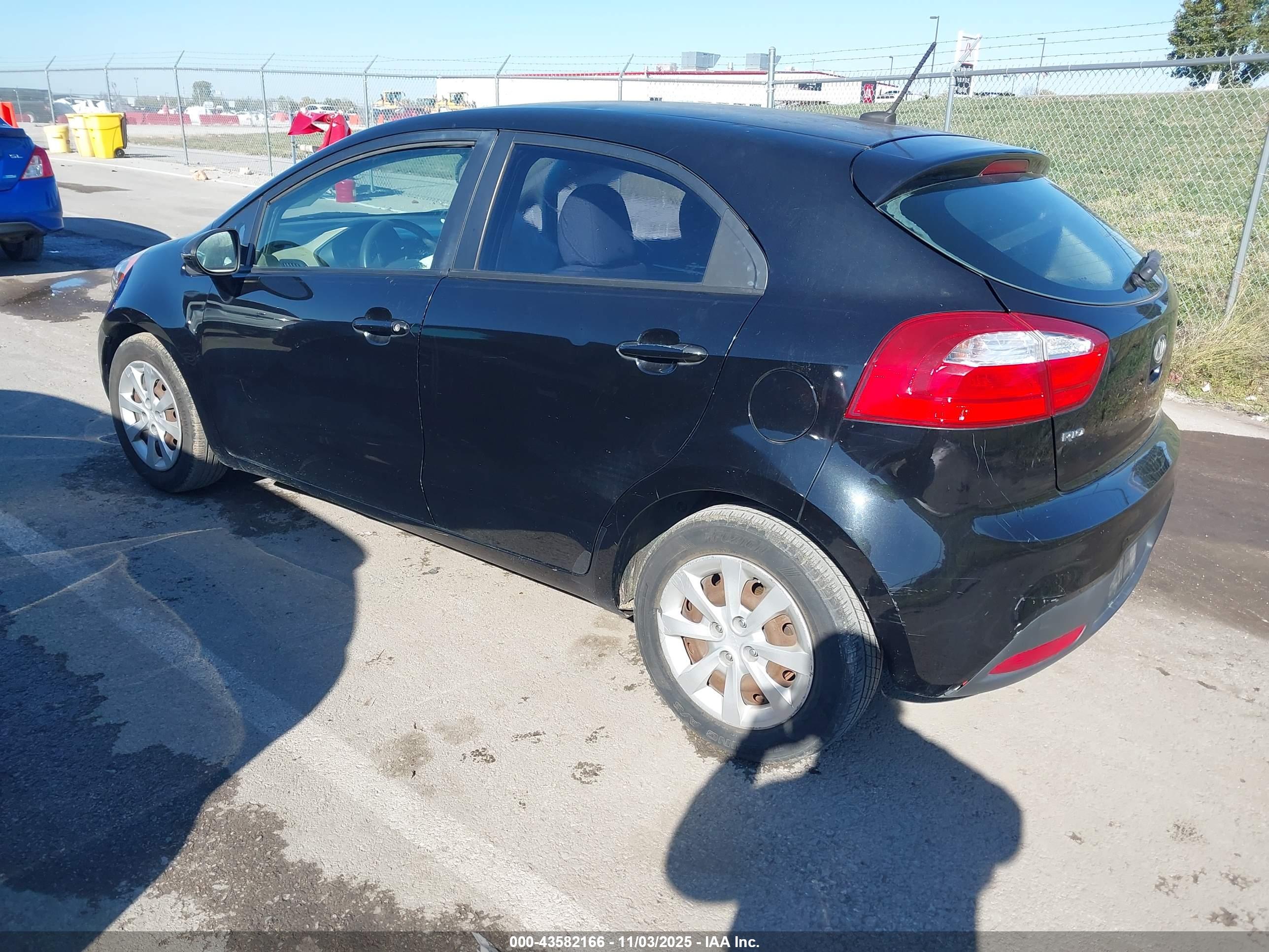 KIA RIO5 image 3