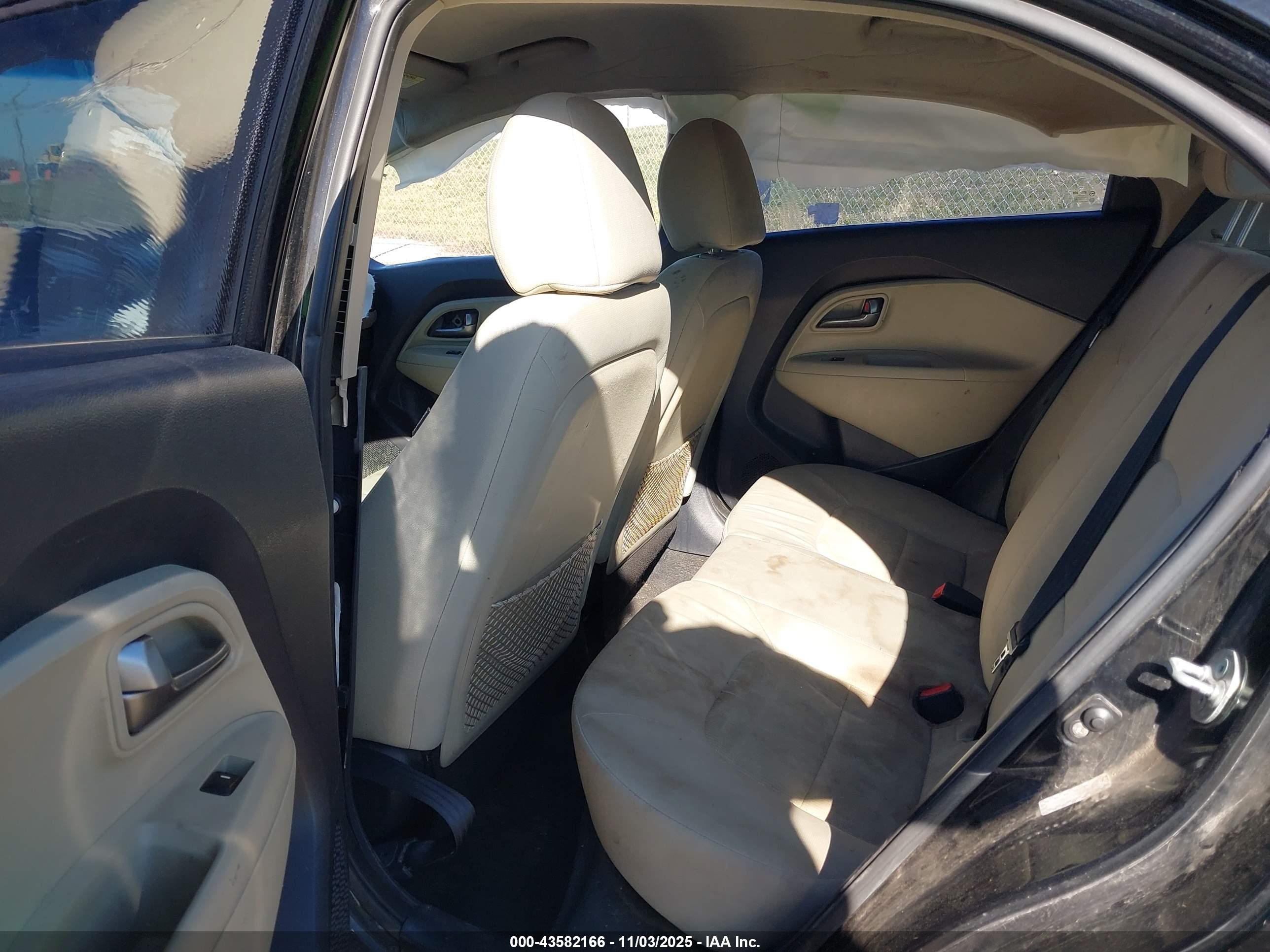 KIA RIO5 image 8
