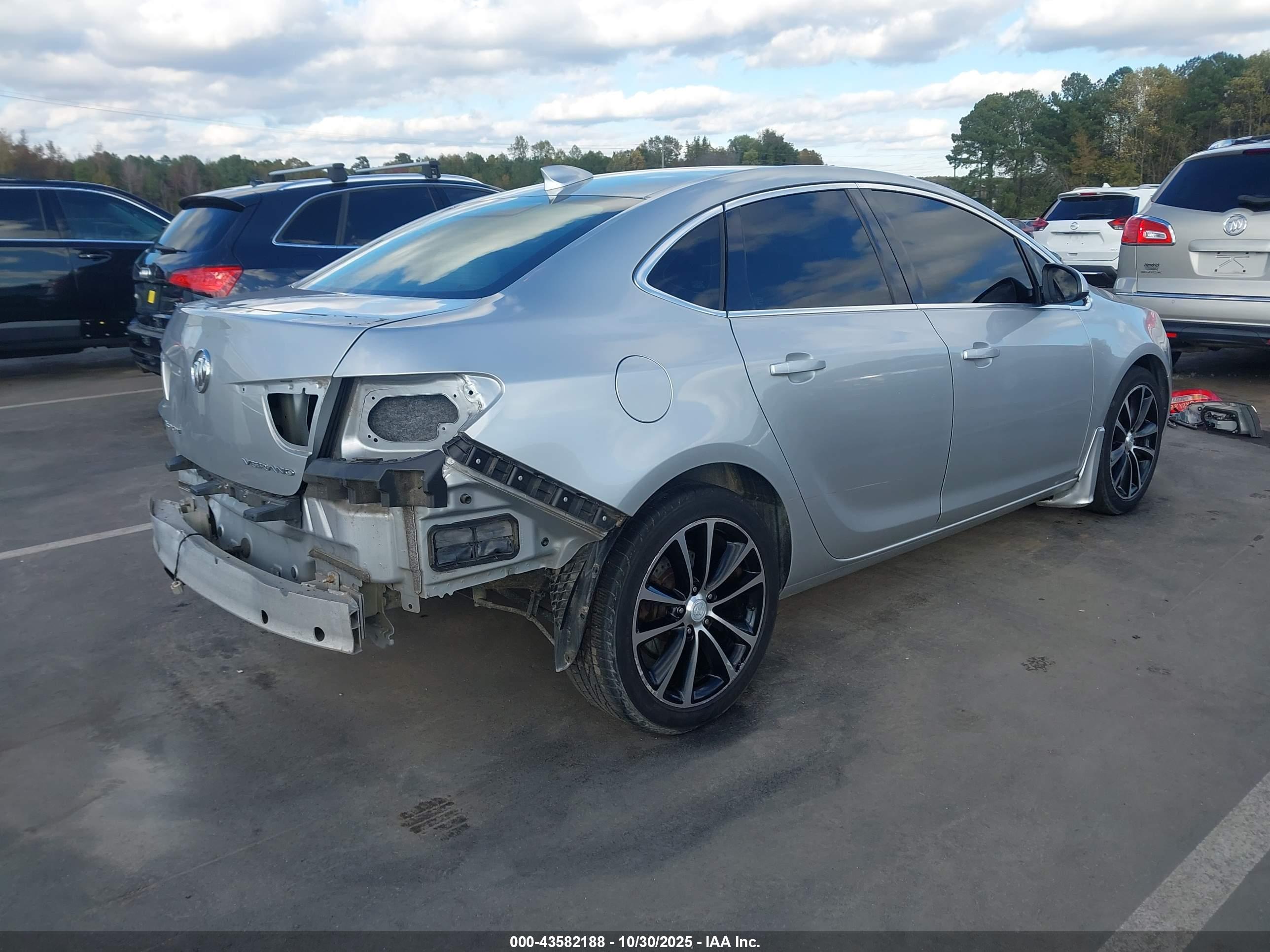 BUICK VERANO image 4