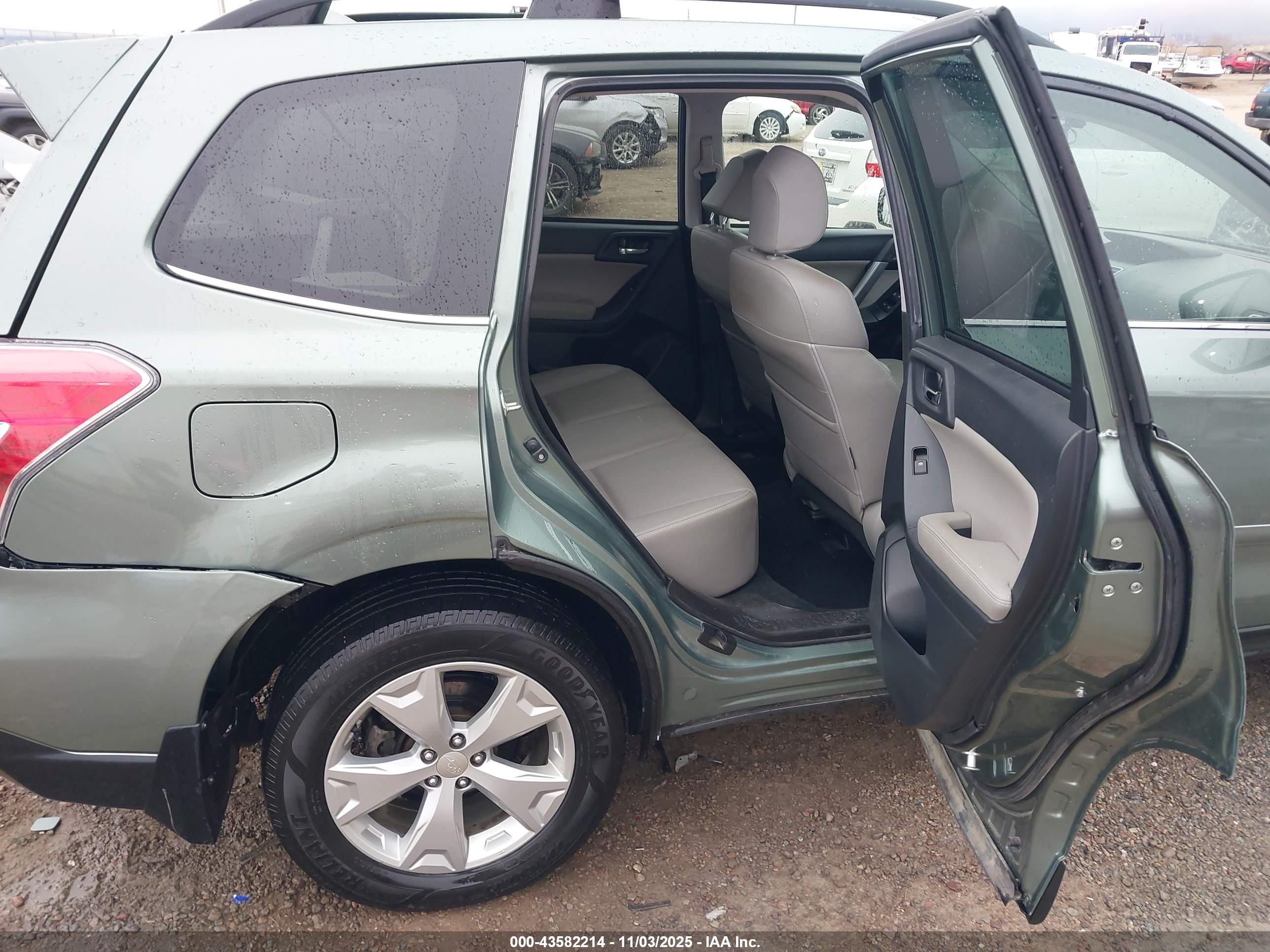 SUBARU FORESTER image 8