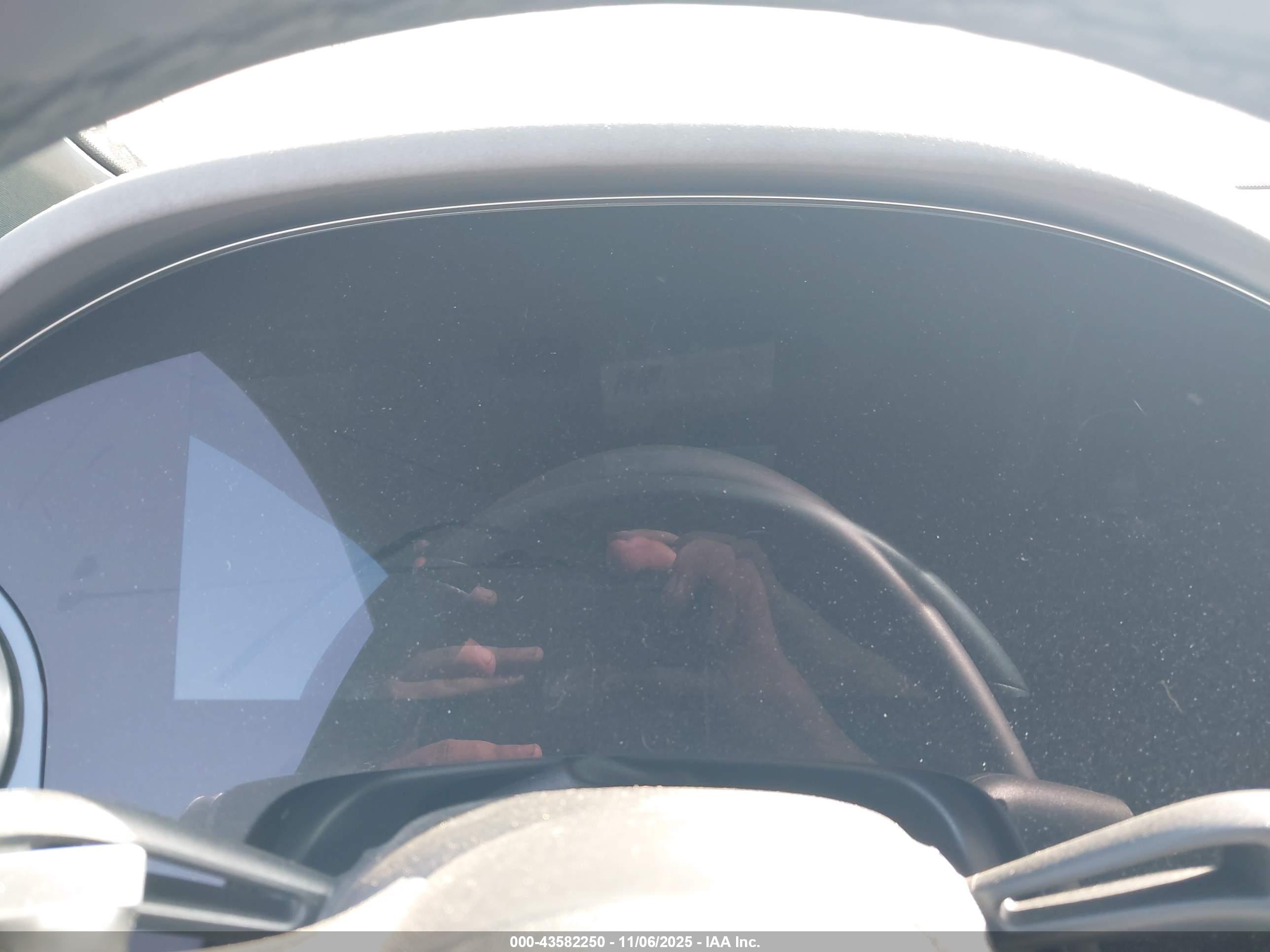 MERCEDES-BENZ EQS image 7