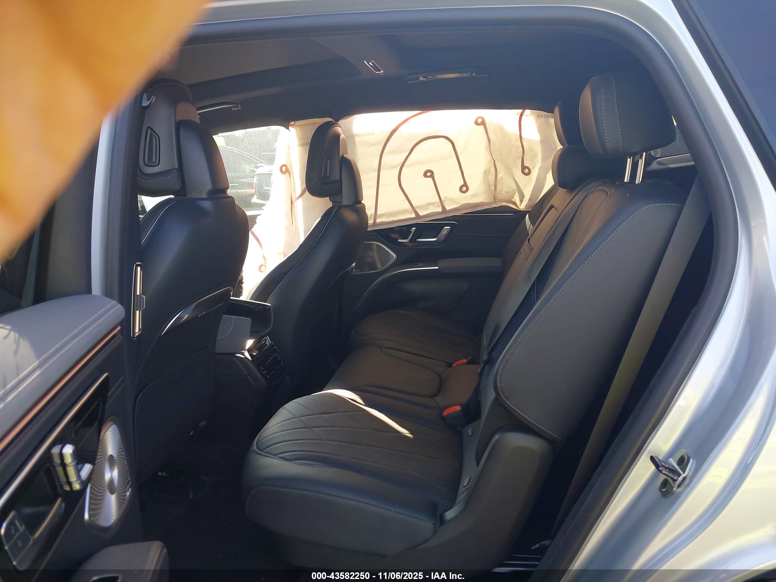 MERCEDES-BENZ EQS image 8