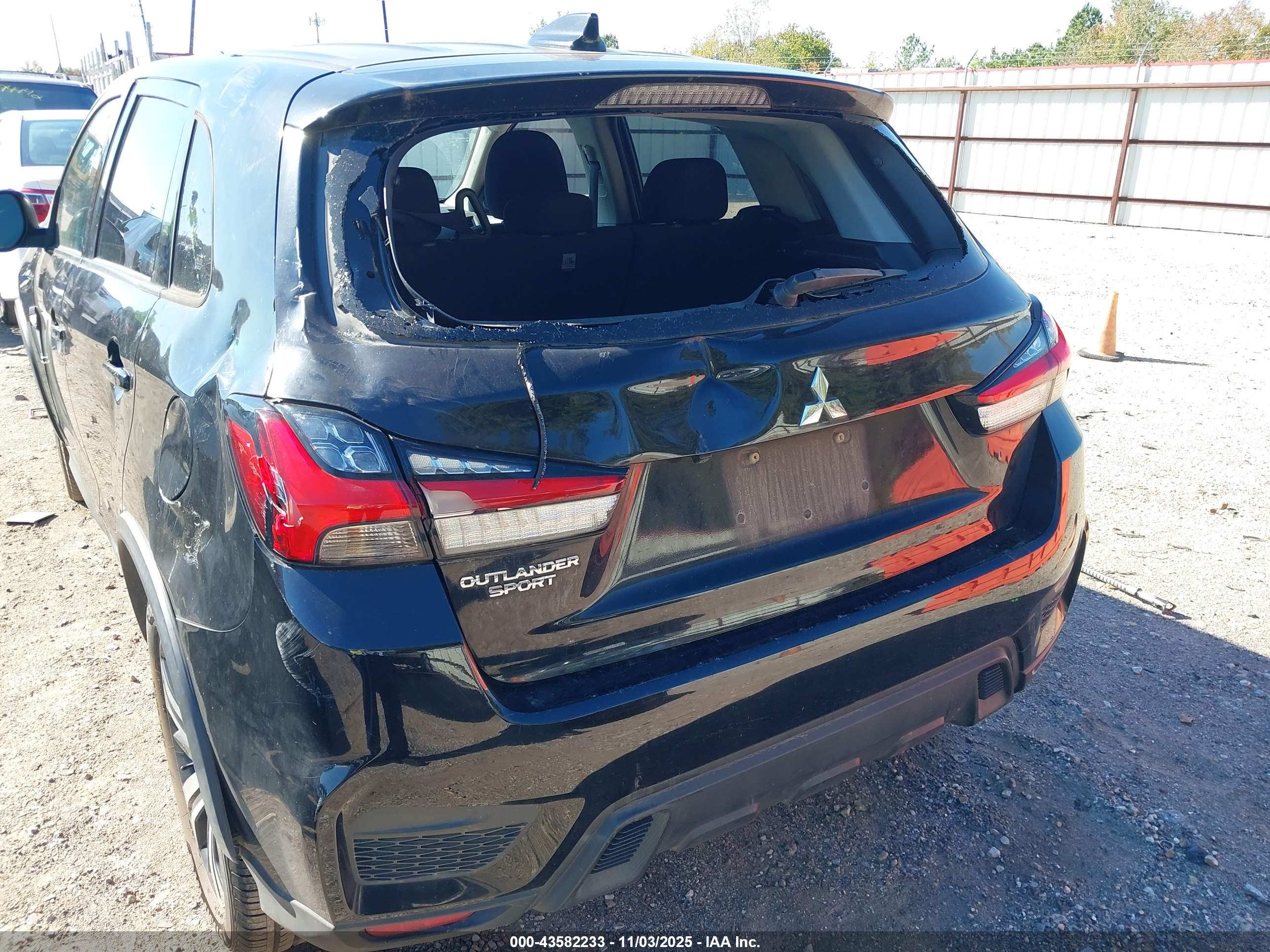 MITSUBISHI OUTLANDER image 6