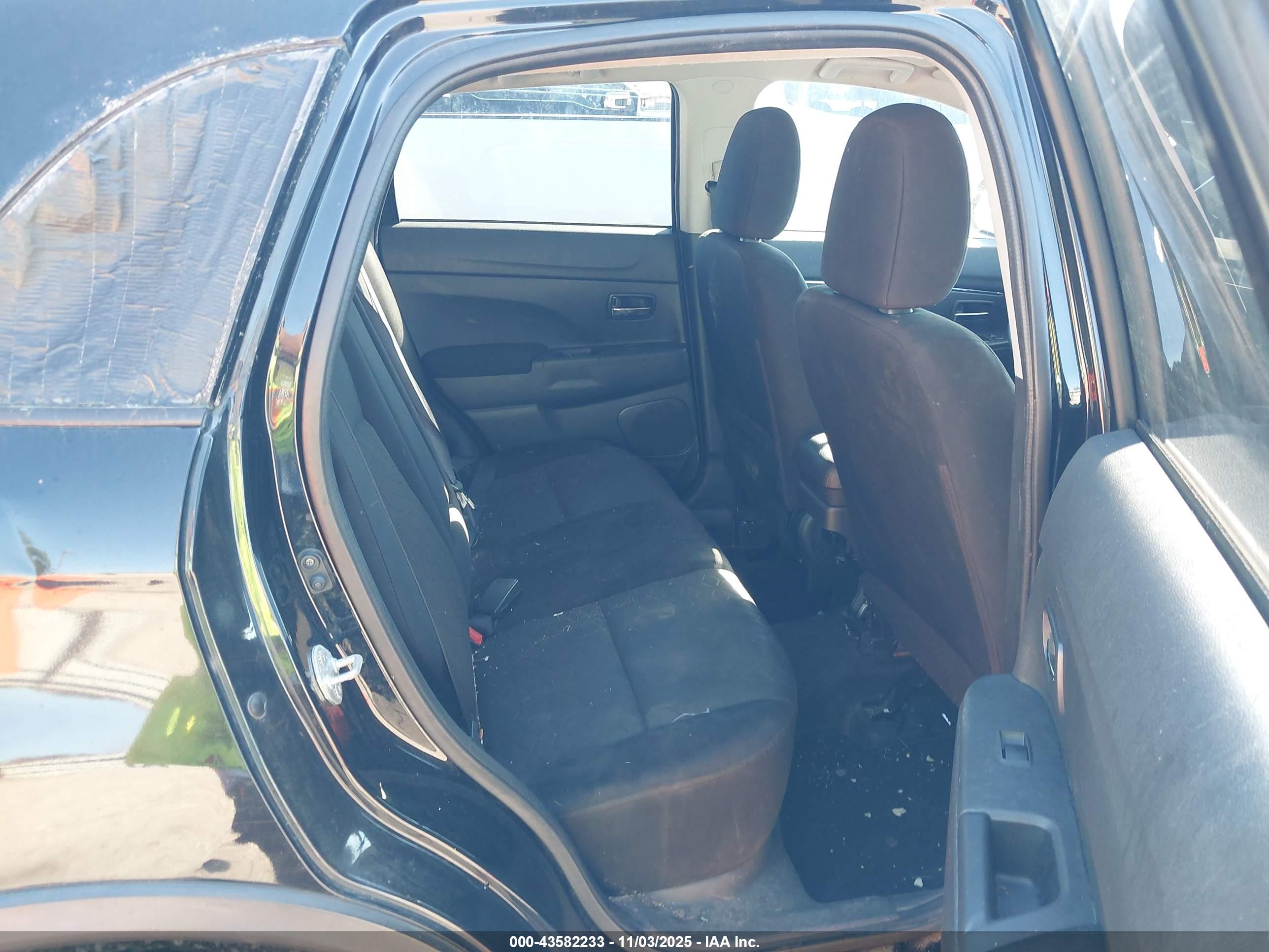 MITSUBISHI OUTLANDER image 8