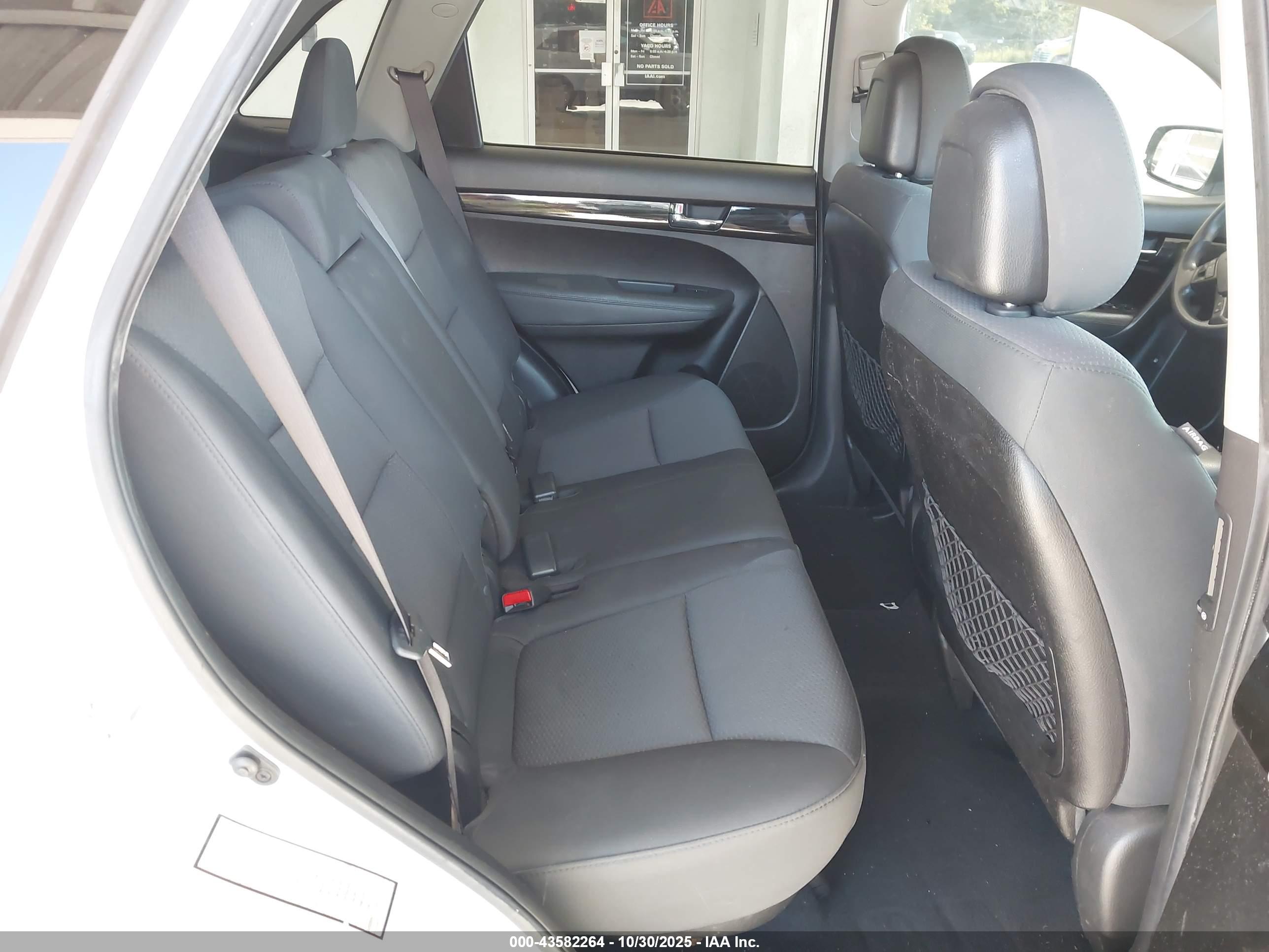 KIA SORENTO image 8