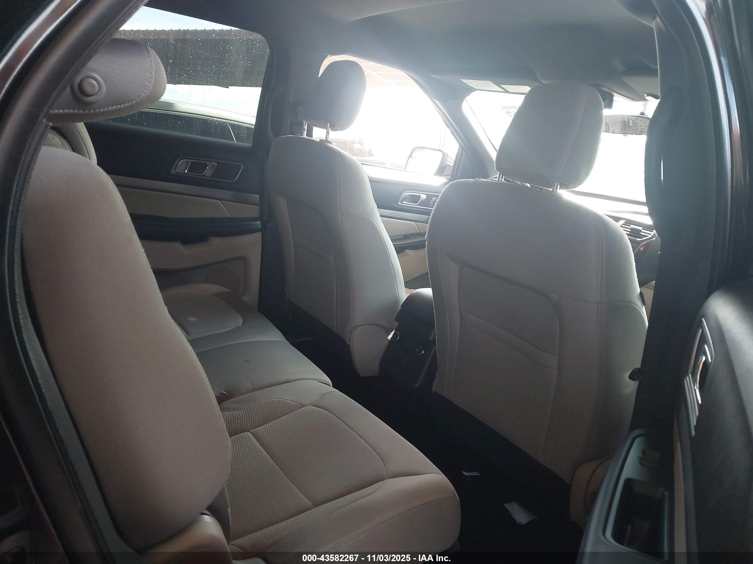 FORD EXPLORER image 8