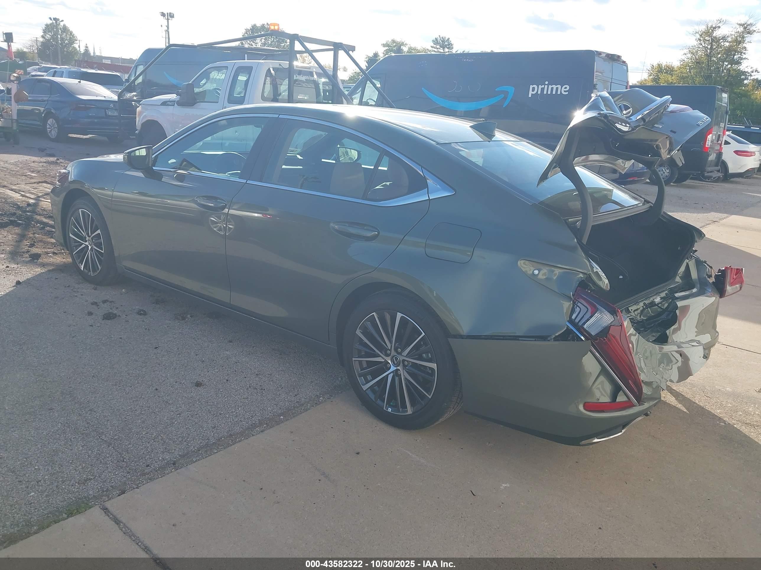 LEXUS ES image 3