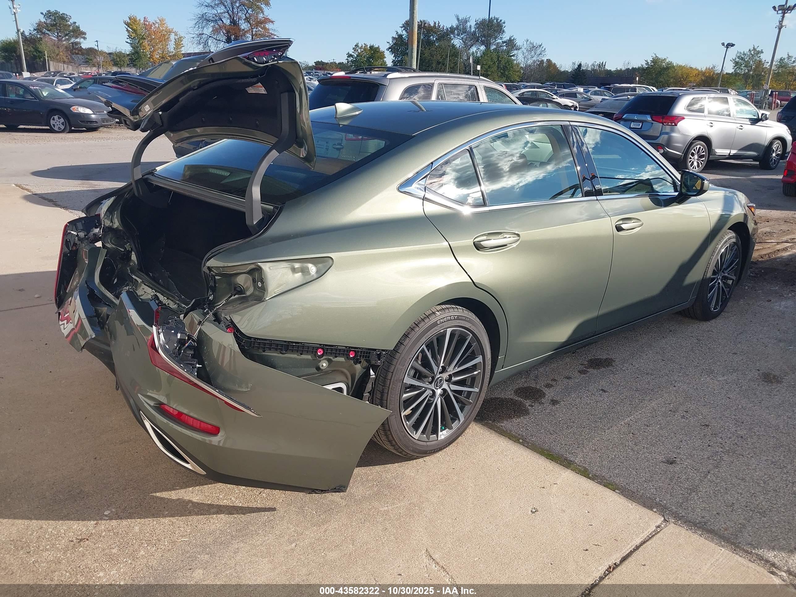 LEXUS ES image 4