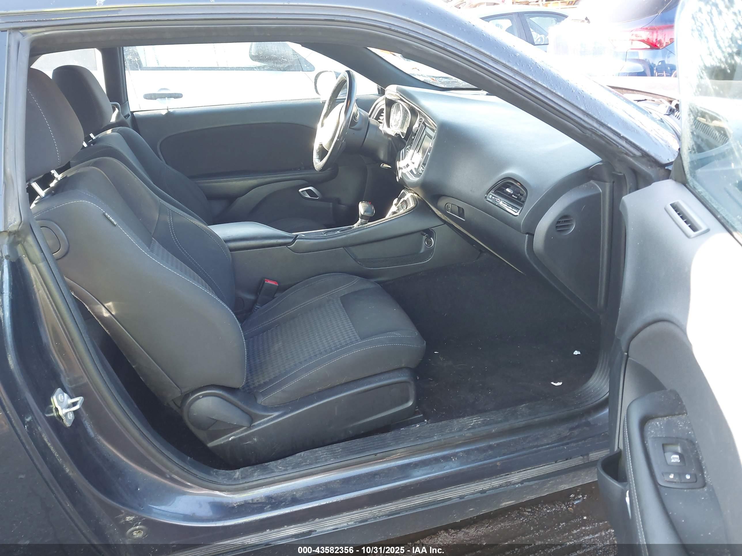 DODGE CHALLENGER image 5