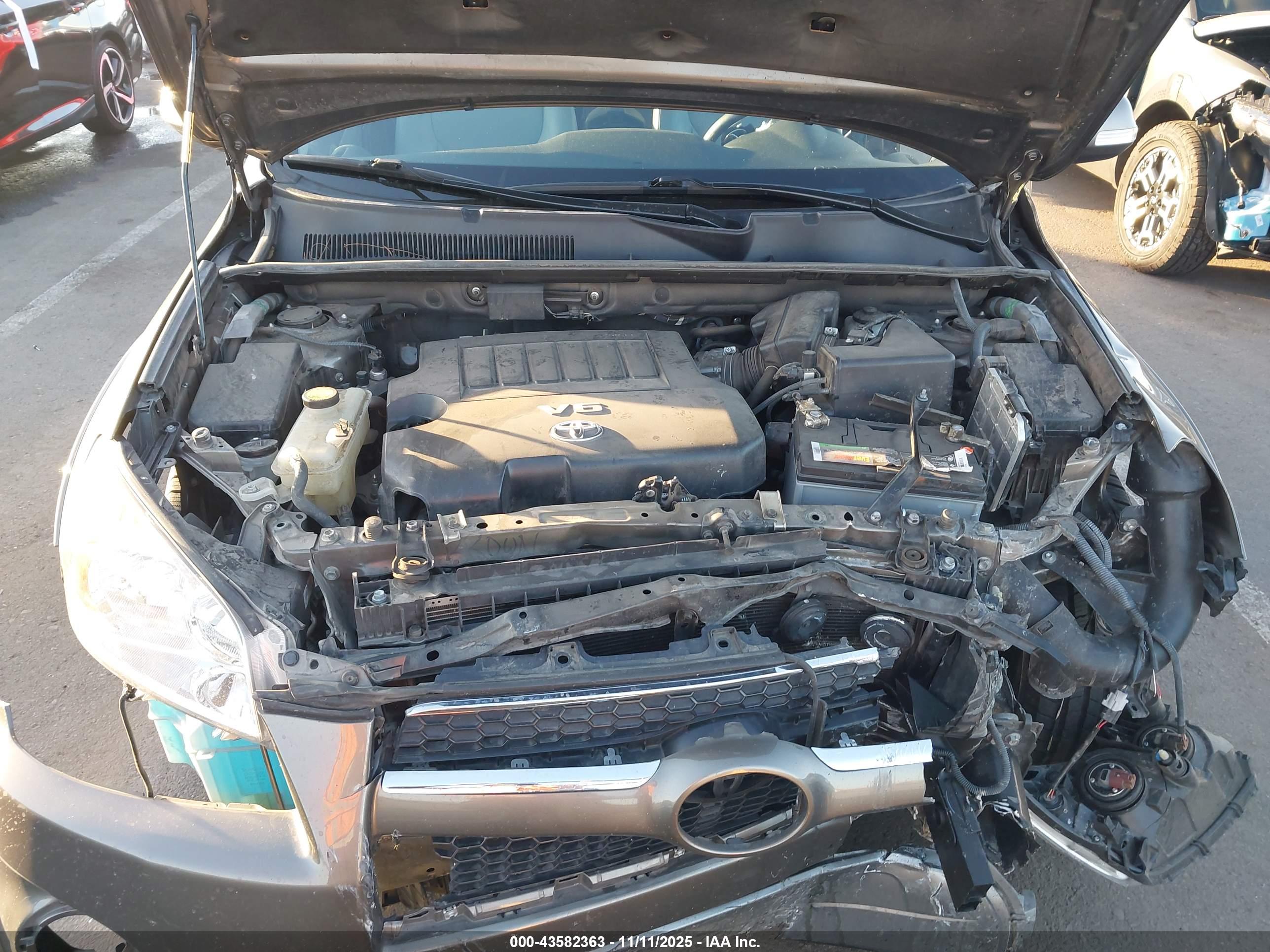 TOYOTA RAV4 image 10