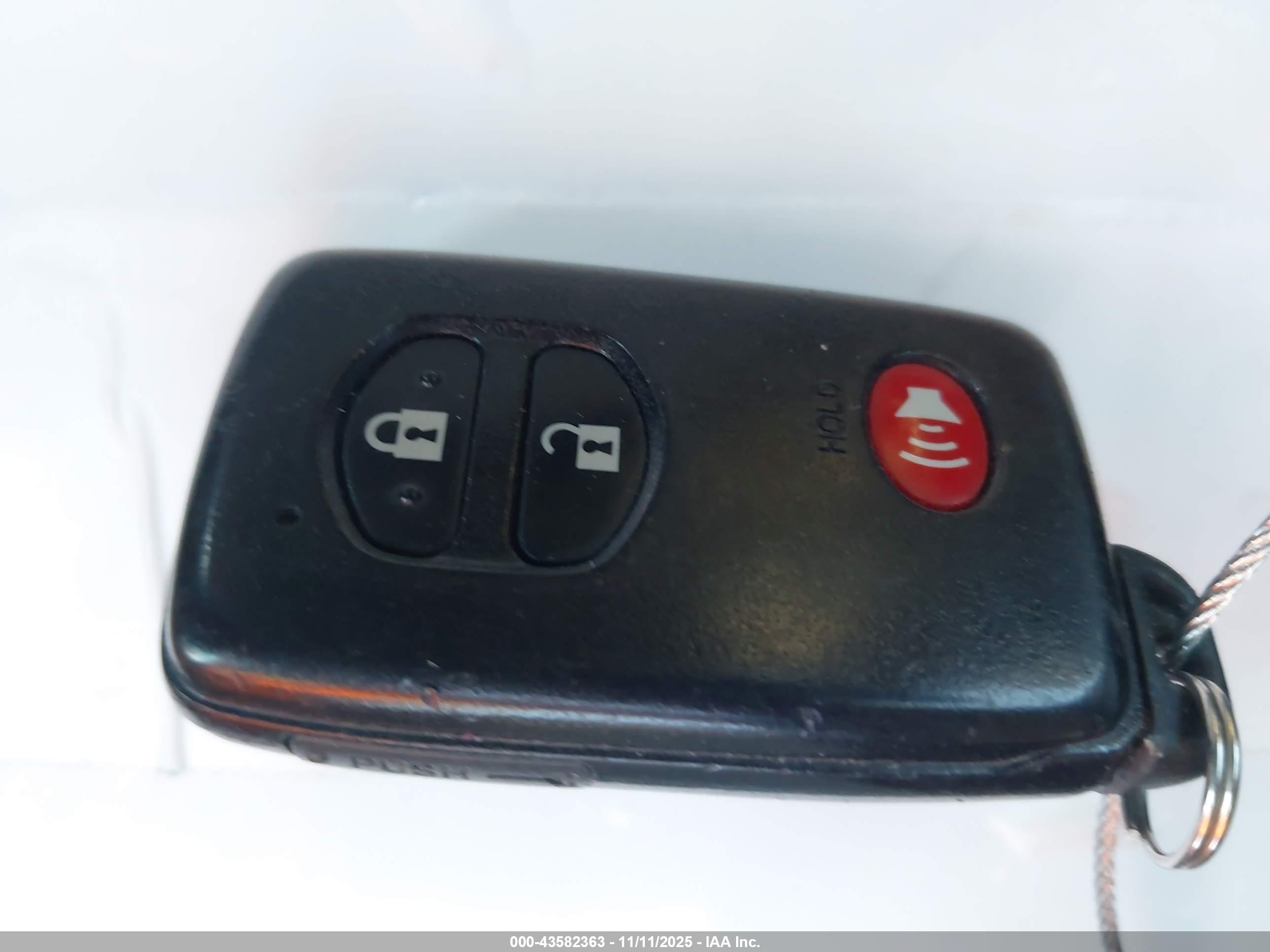 TOYOTA RAV4 image 11