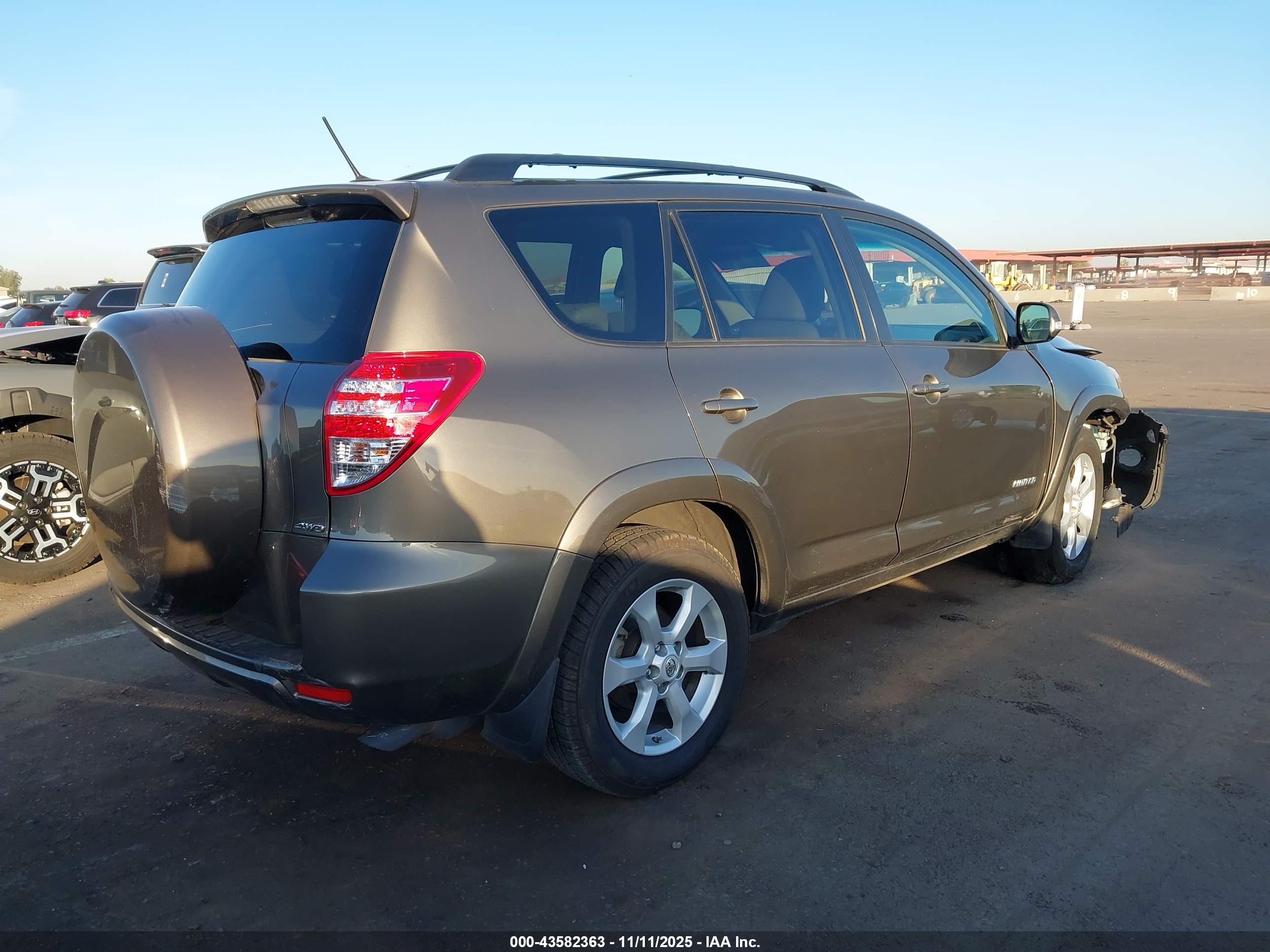 TOYOTA RAV4 image 4