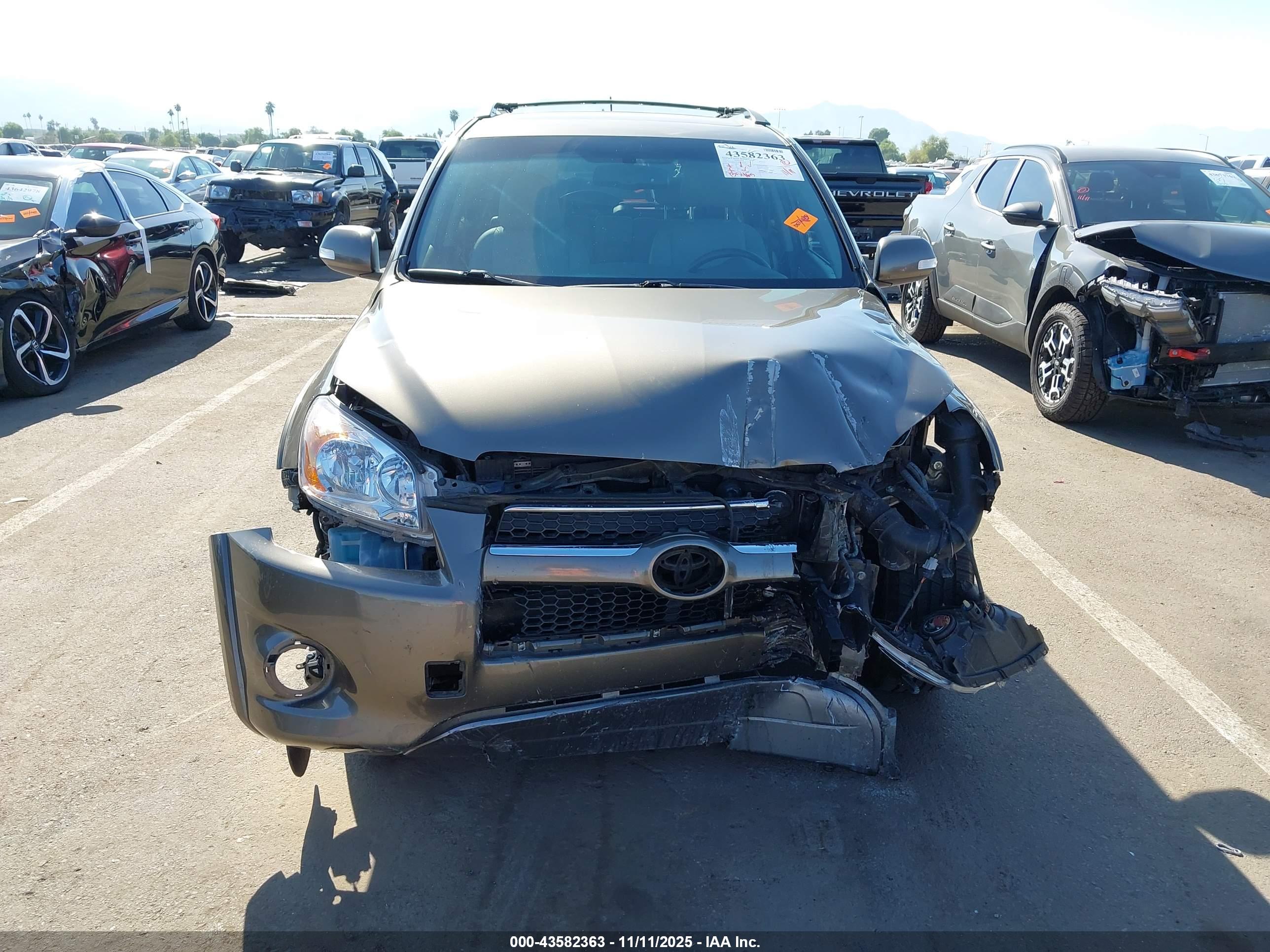 TOYOTA RAV4 image 6