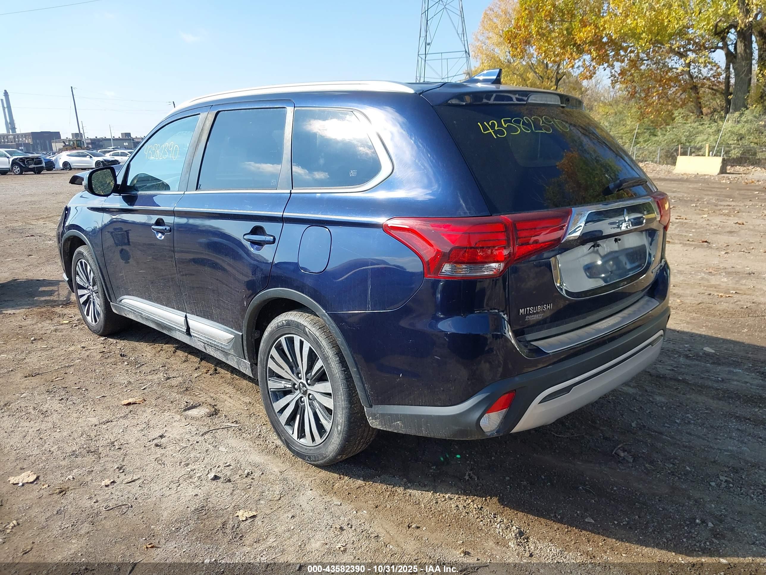 MITSUBISHI OUTLANDER image 3