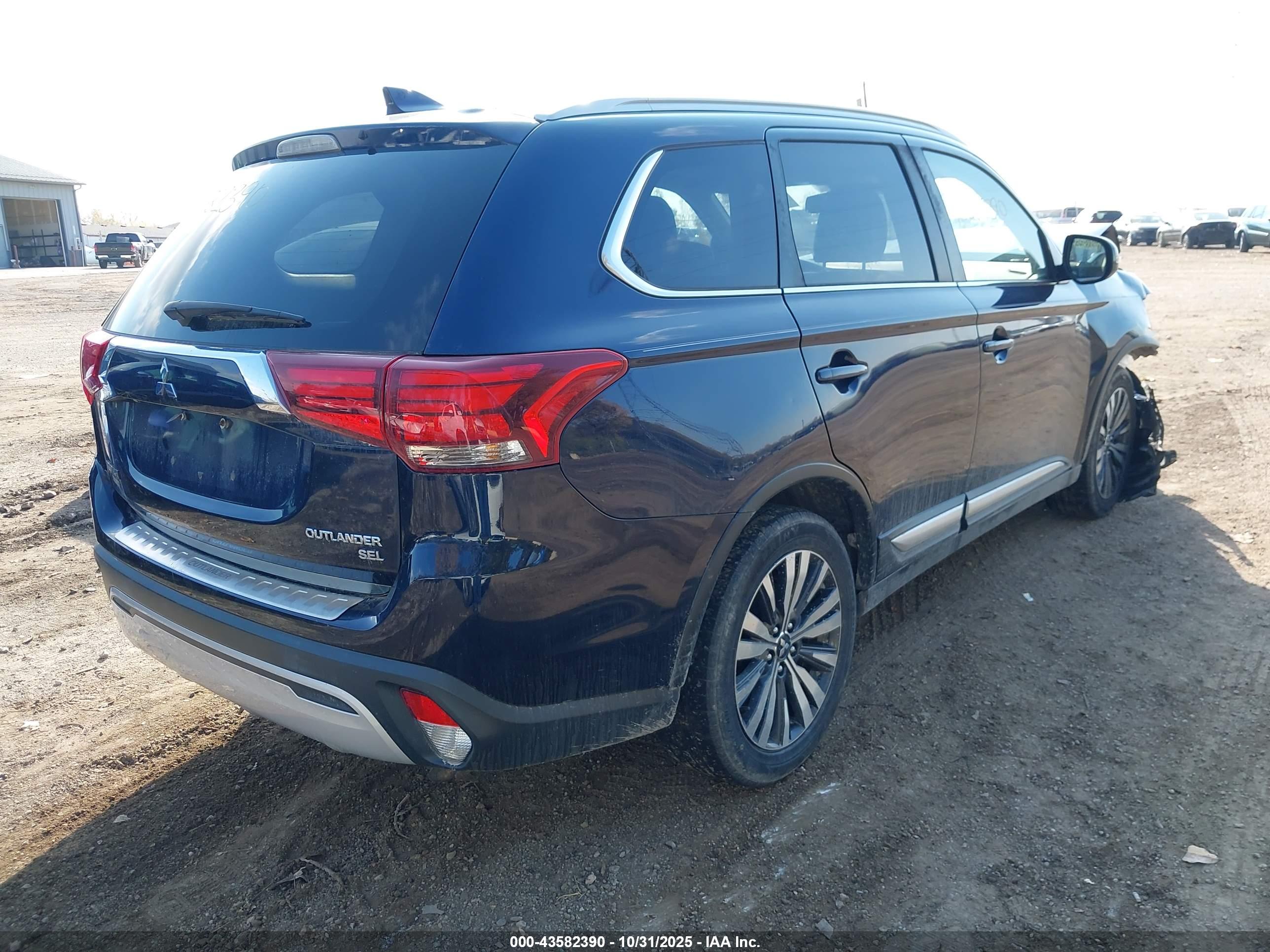 MITSUBISHI OUTLANDER image 4