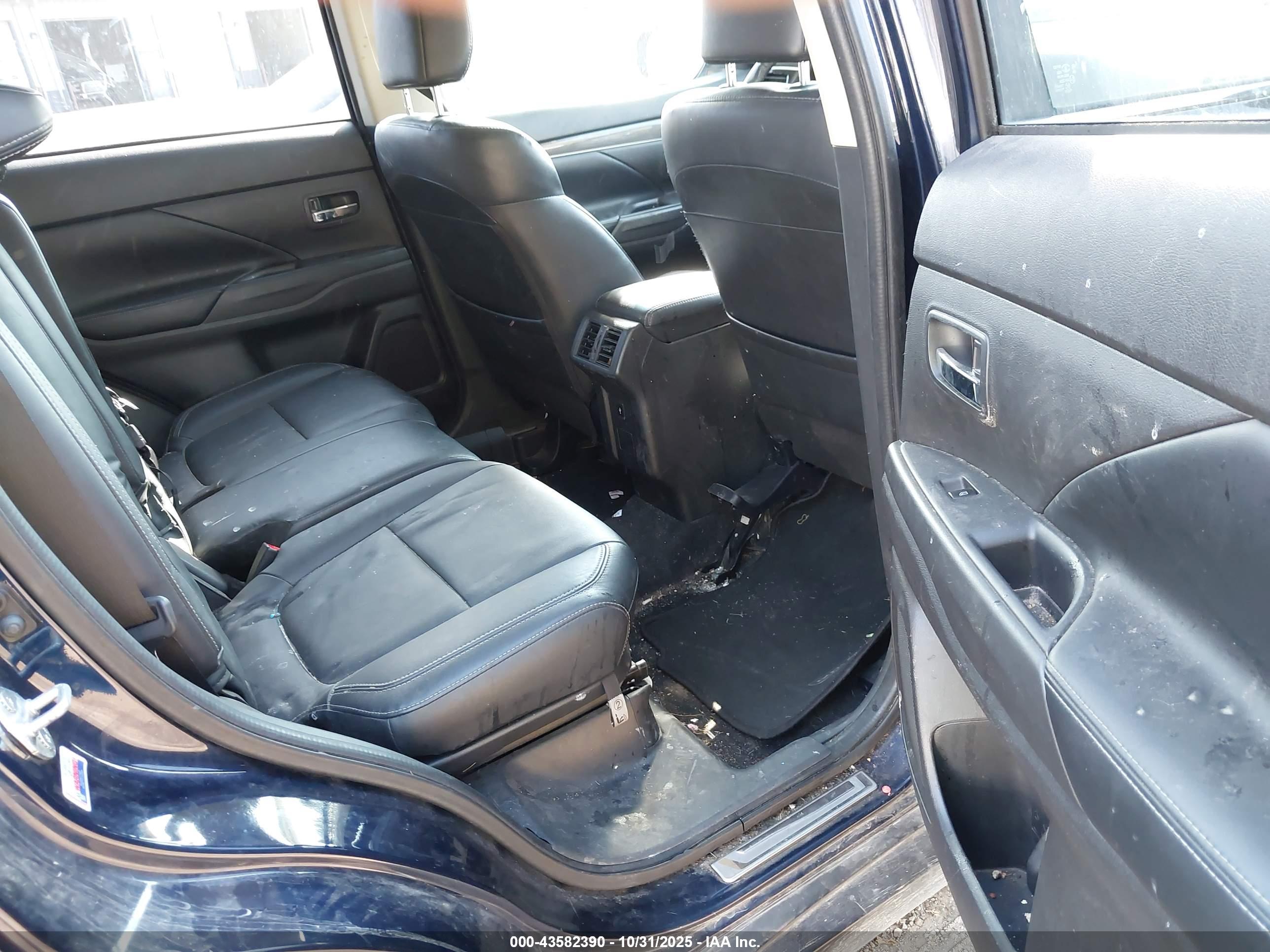 MITSUBISHI OUTLANDER image 8