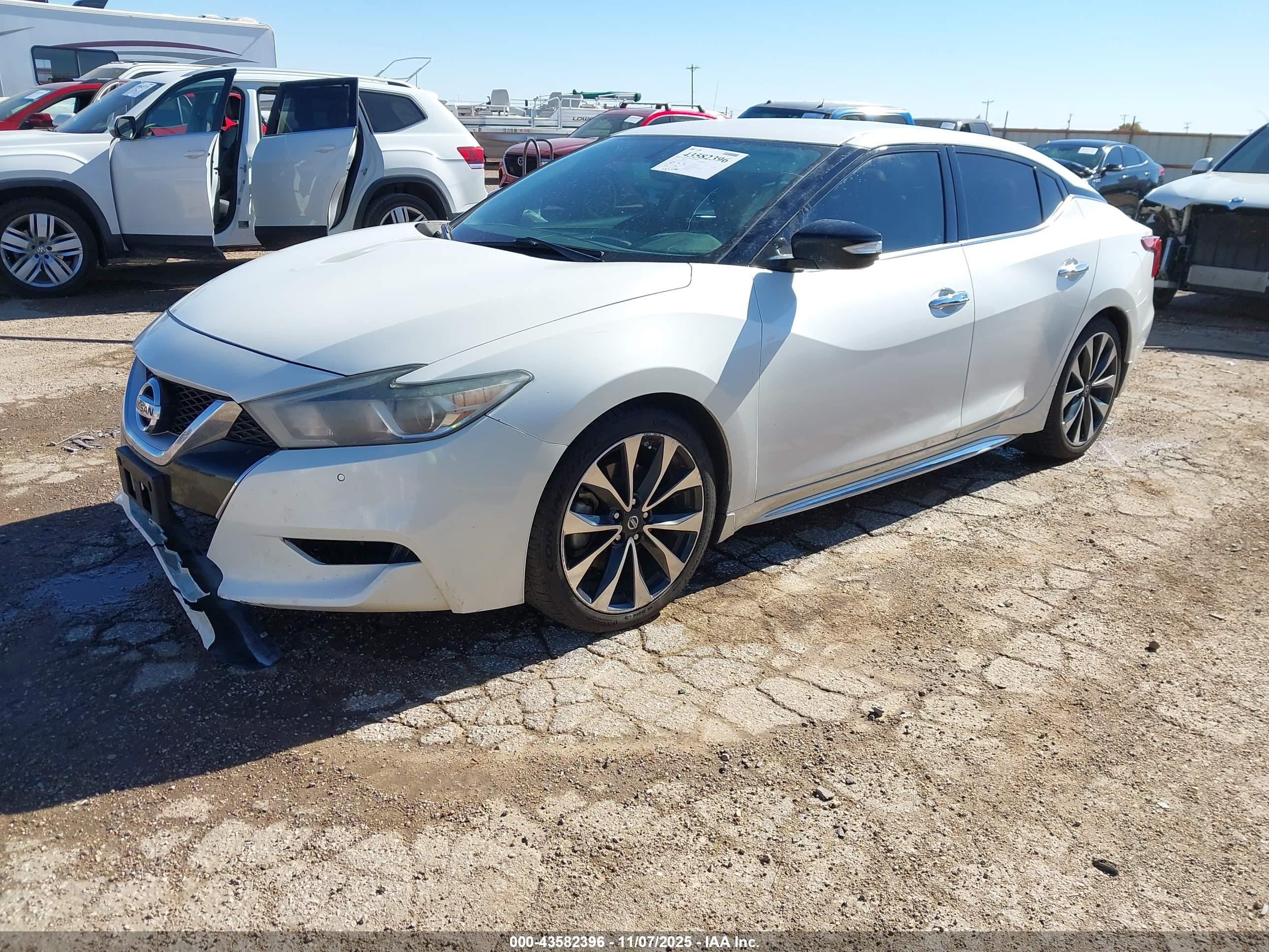 NISSAN MAXIMA image 2