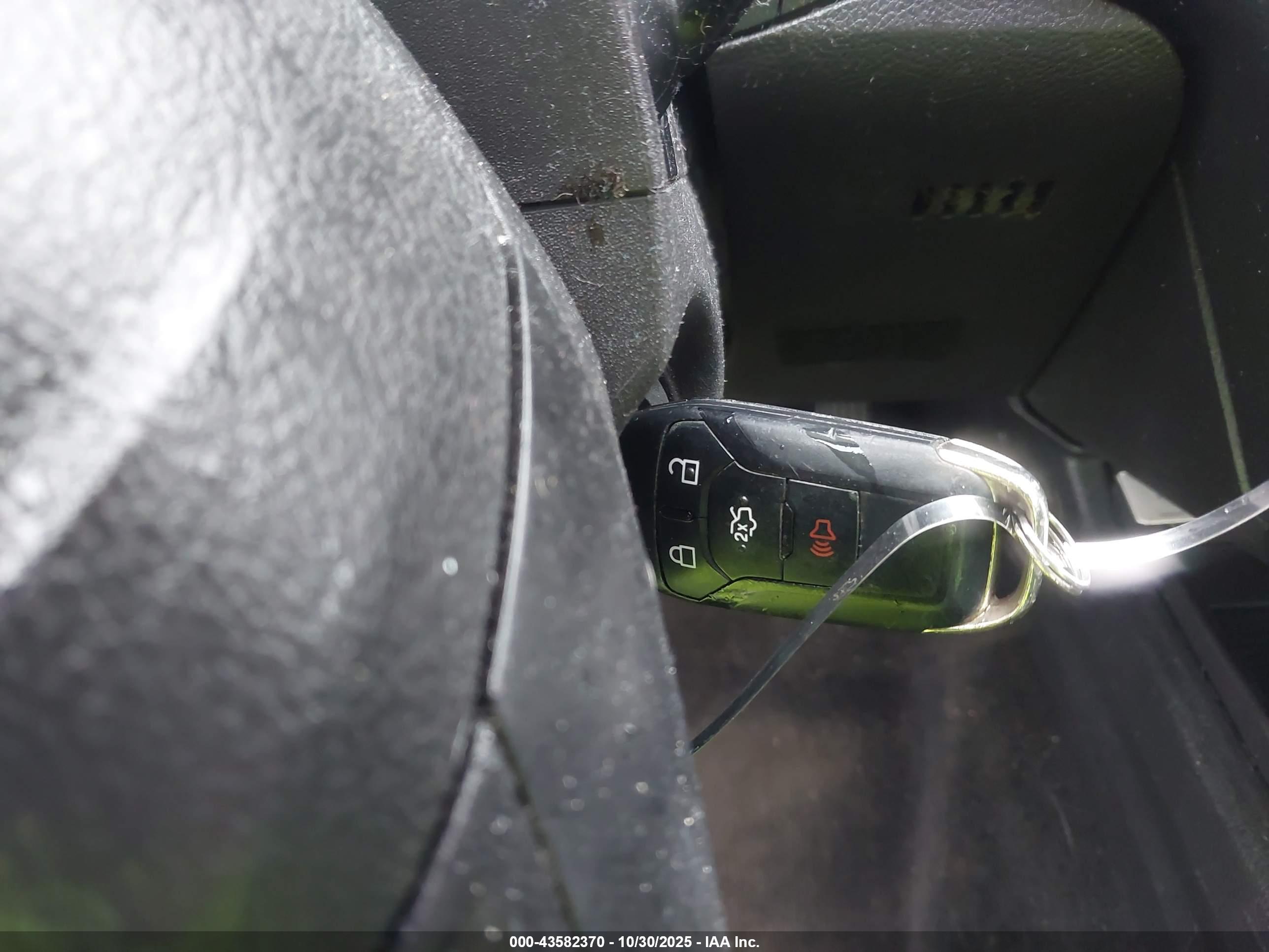 FORD FUSION image 11