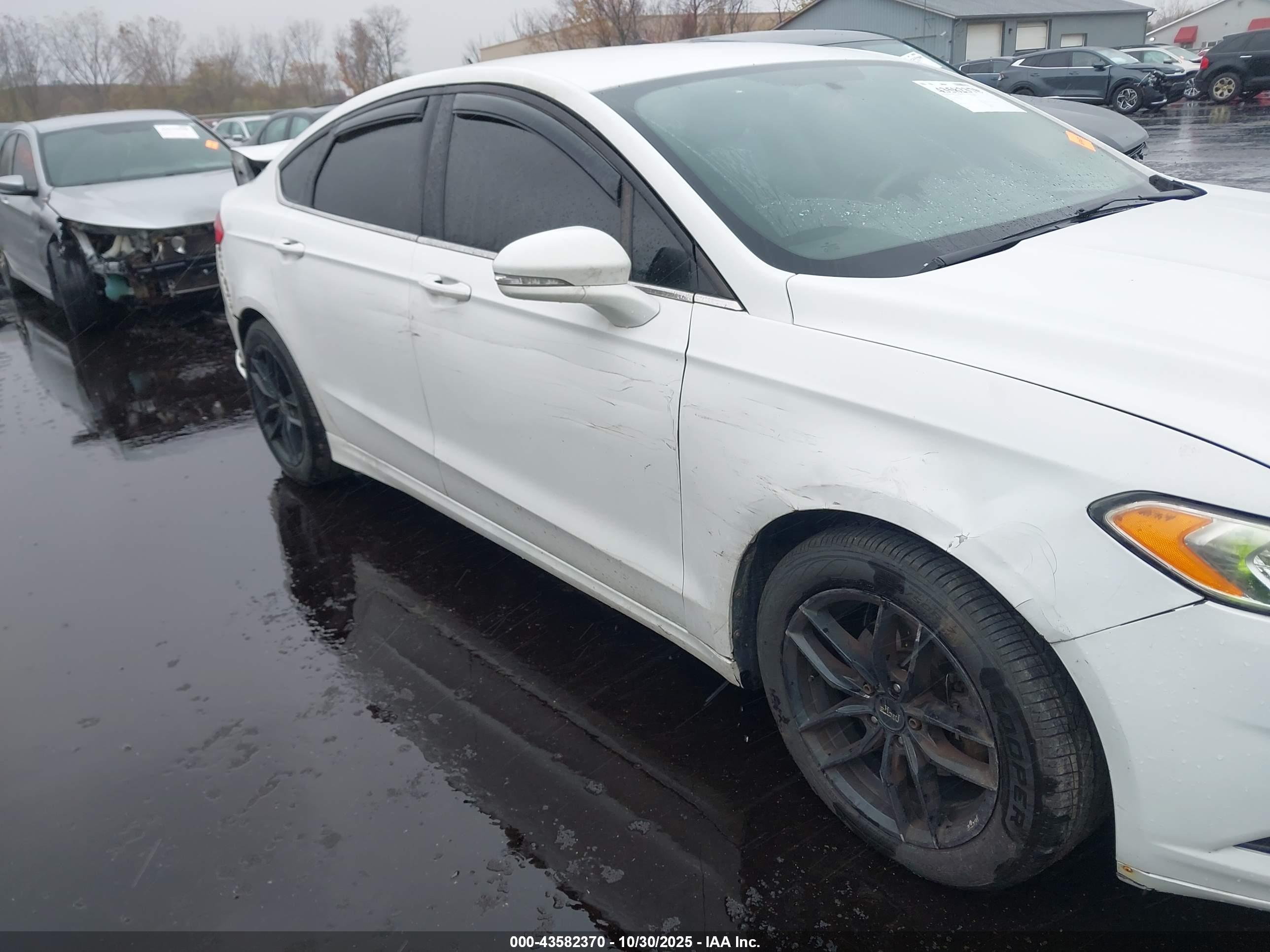 FORD FUSION image 6