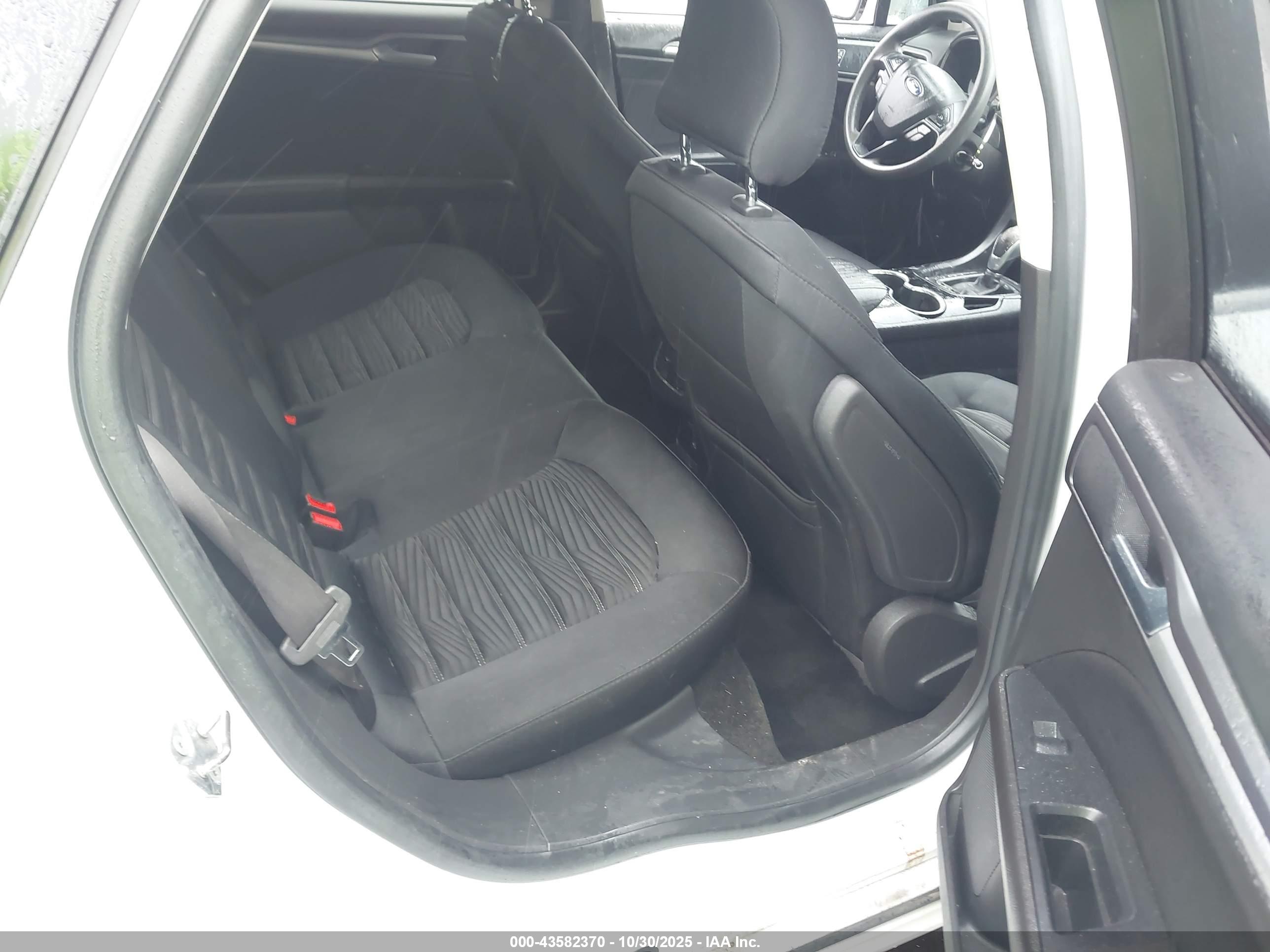 FORD FUSION image 8