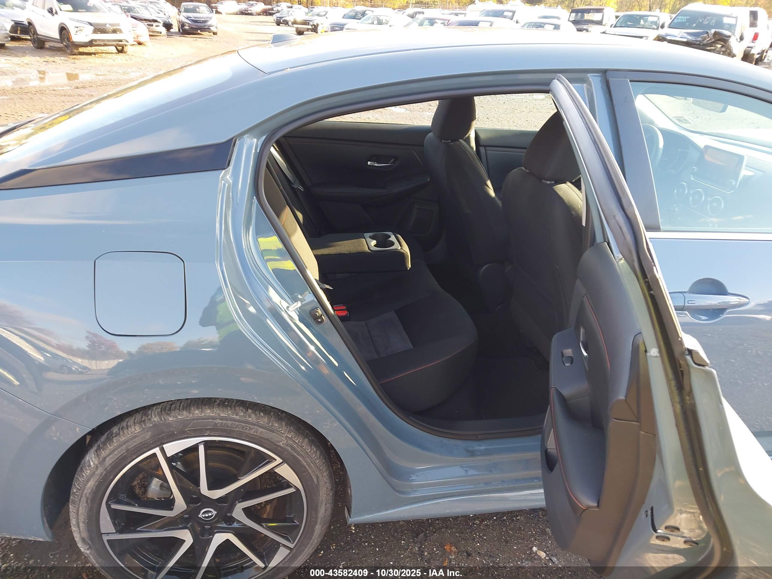 NISSAN SENTRA image 8