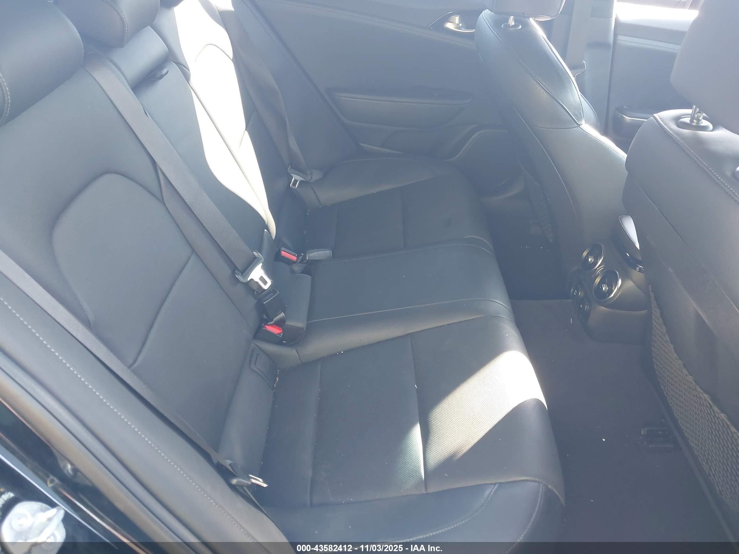 KIA STINGER image 8
