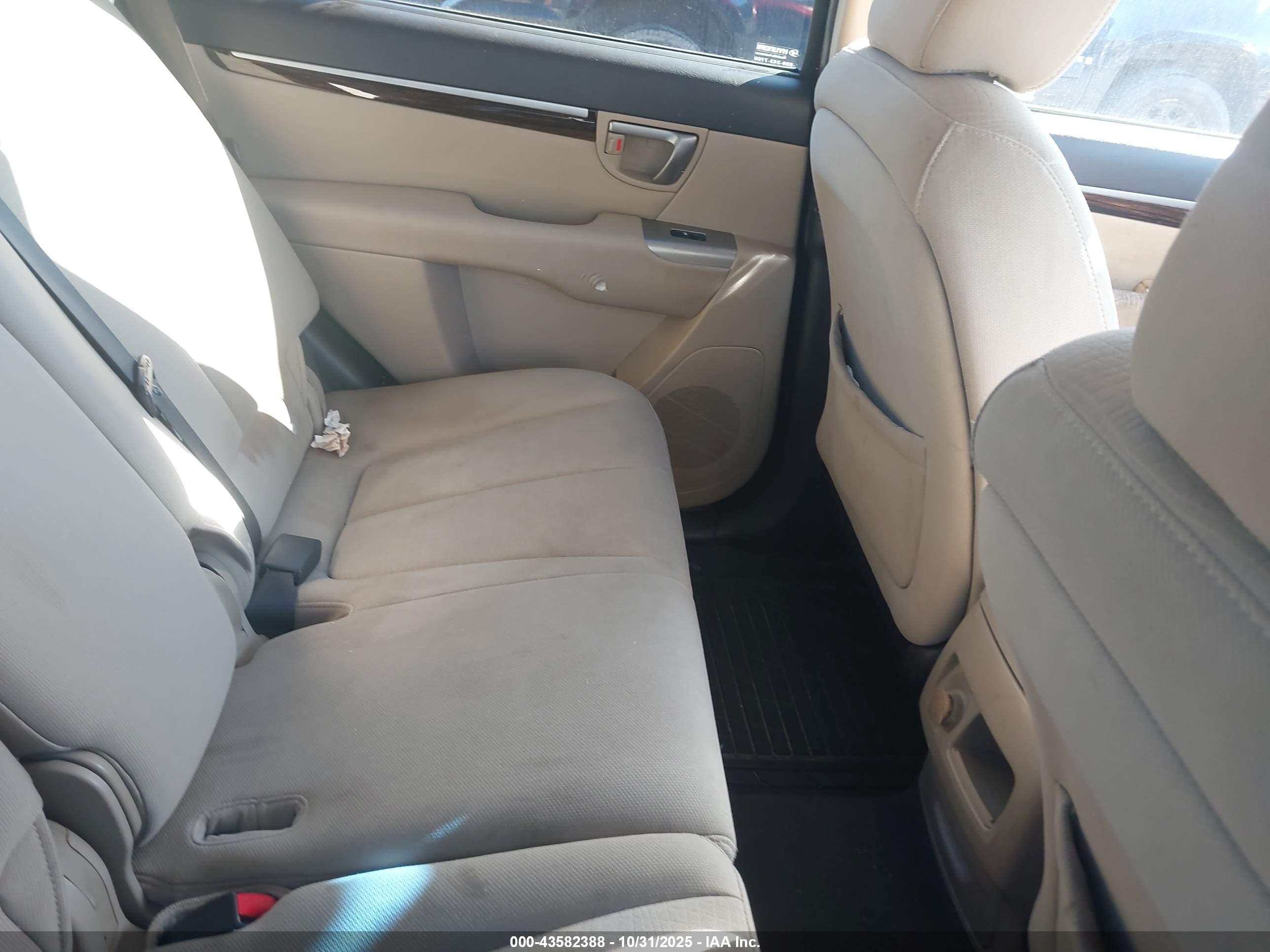 HYUNDAI SANTA image 8