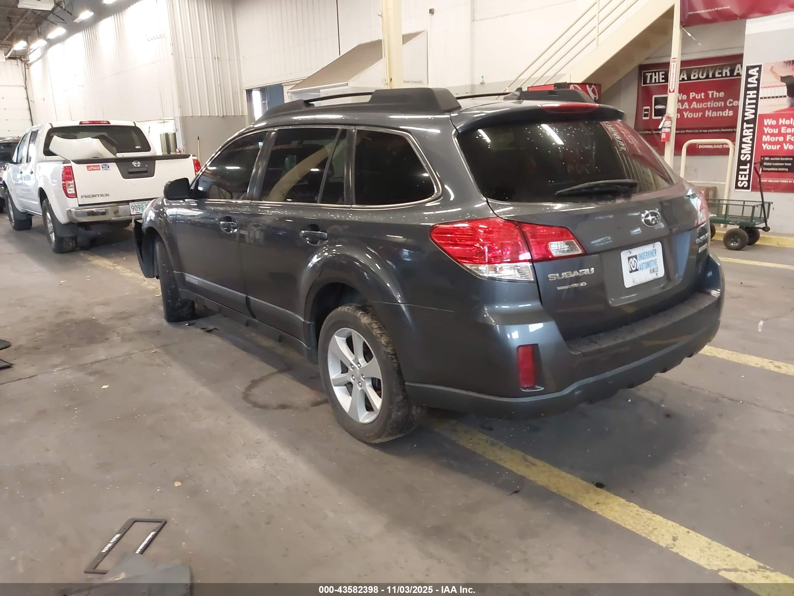 SUBARU OUTBACK image 3