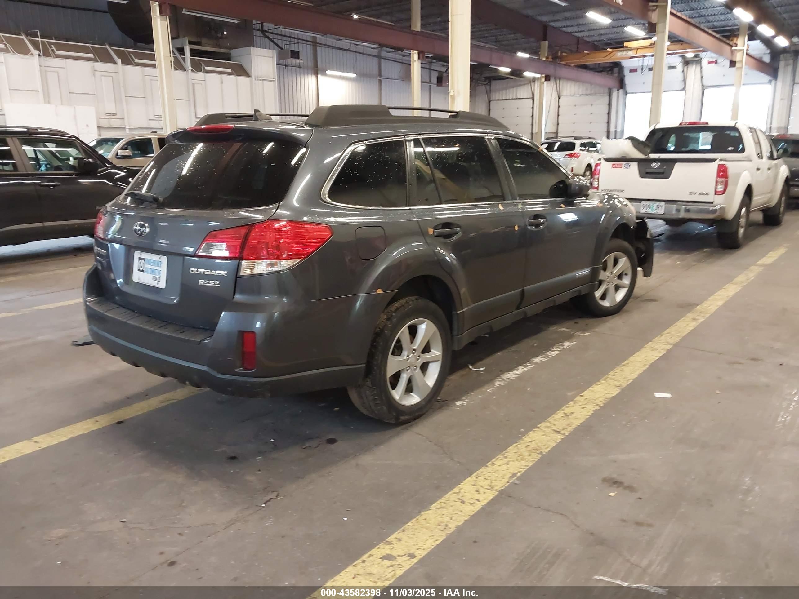 SUBARU OUTBACK image 4