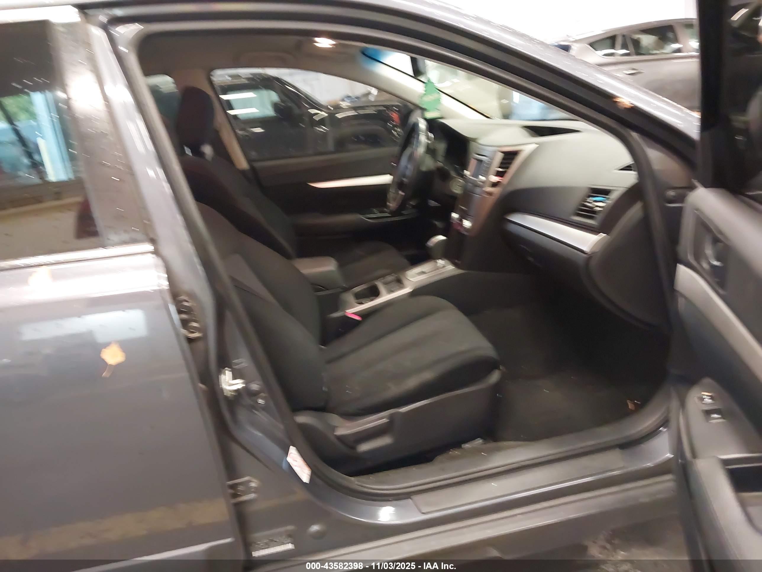 SUBARU OUTBACK image 5