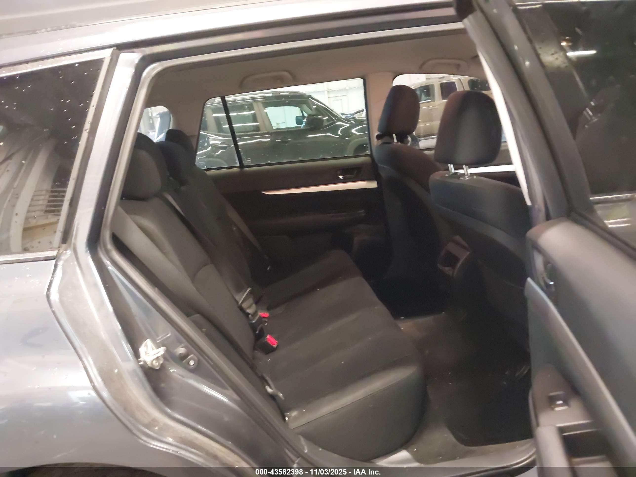 SUBARU OUTBACK image 8