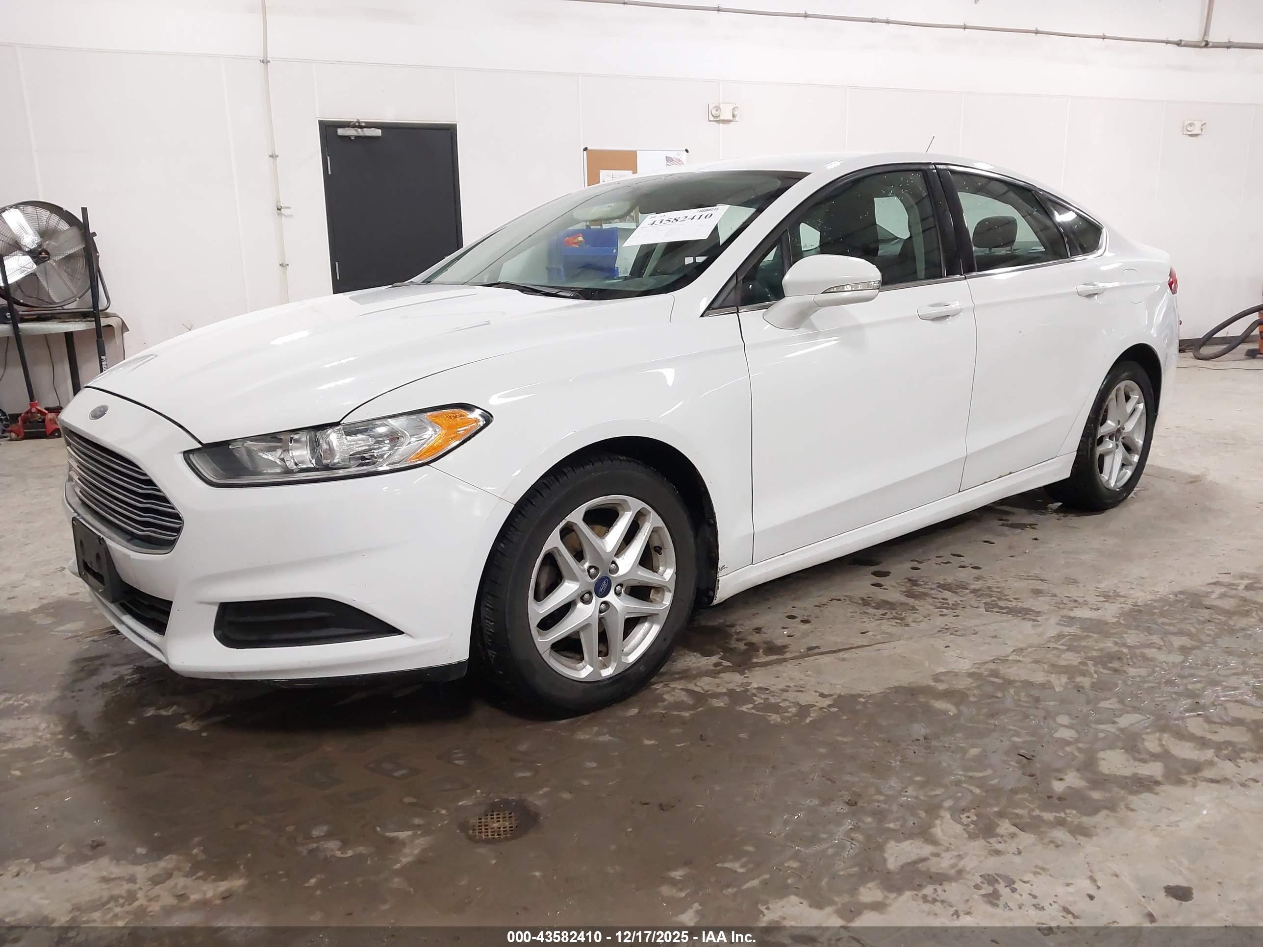 FORD FUSION image 2