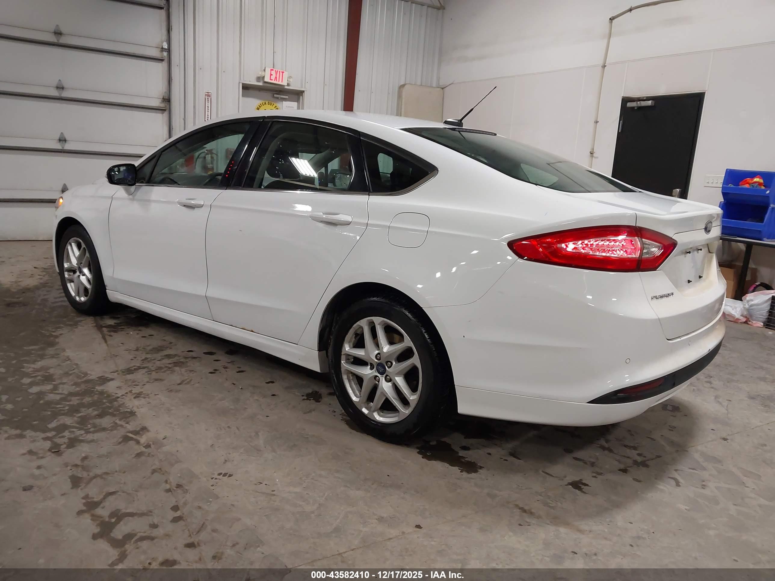 FORD FUSION image 3