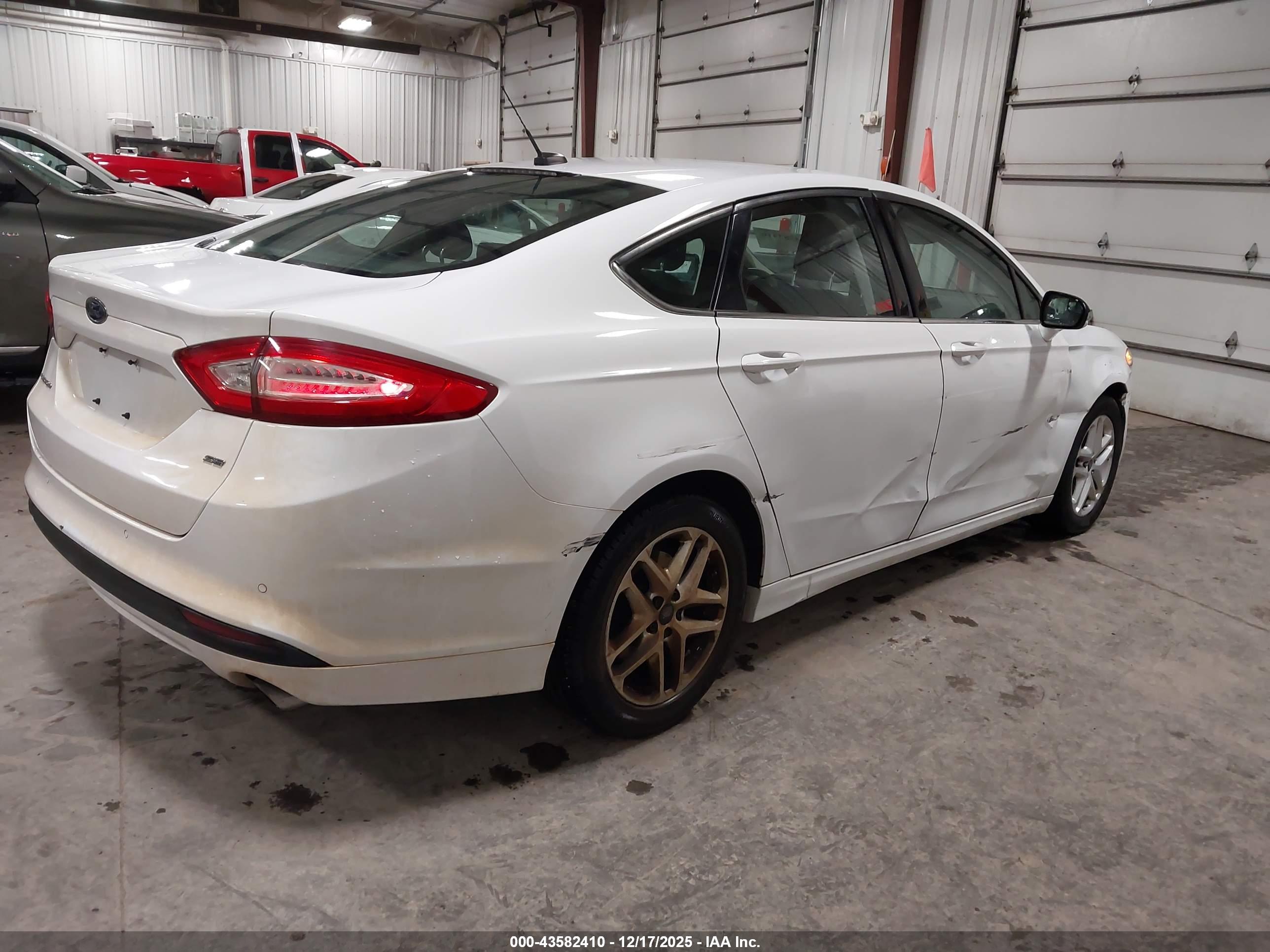 FORD FUSION image 4