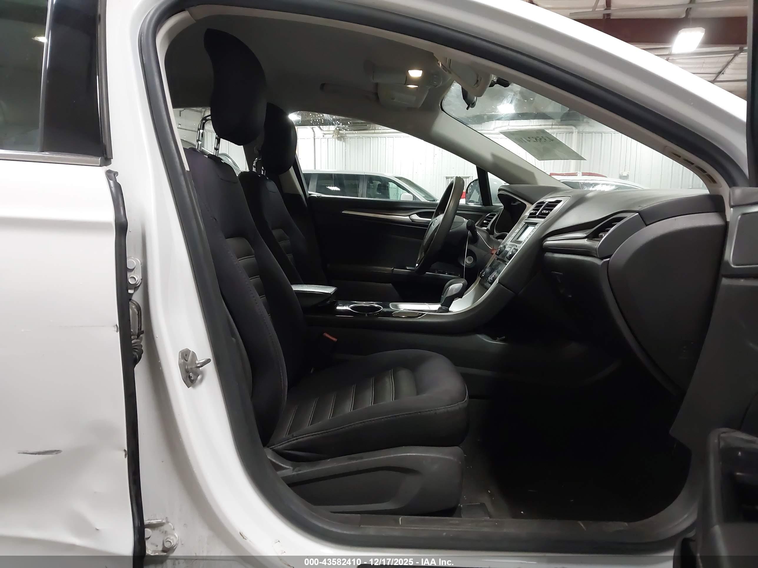 FORD FUSION image 5