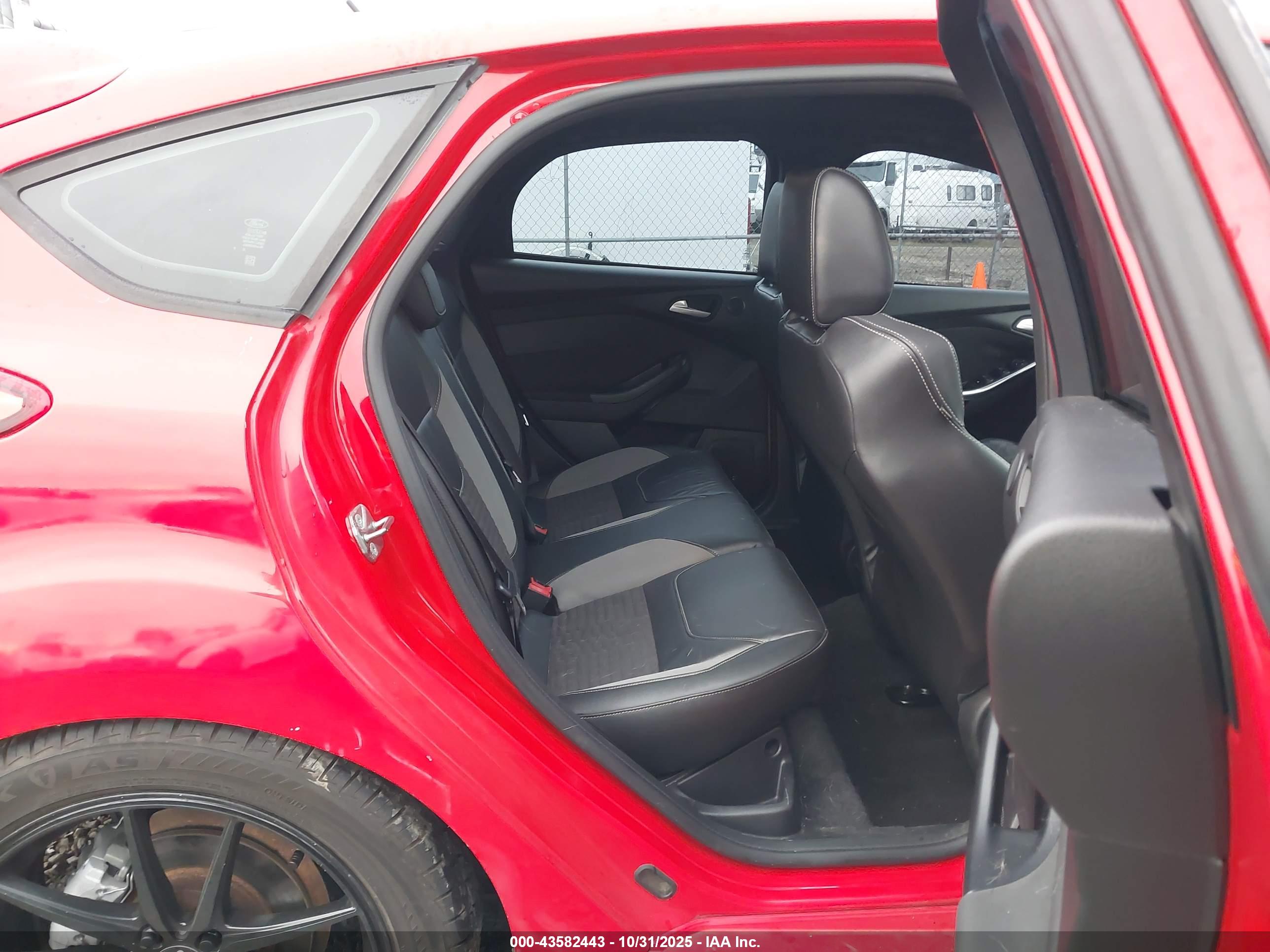 FORD FOCUS image 8
