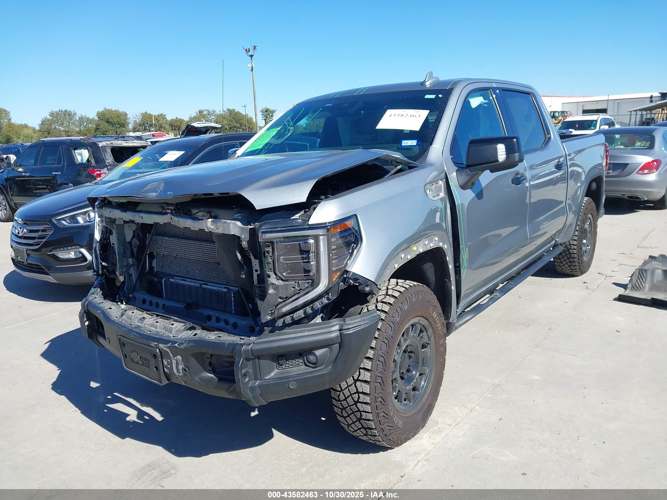 GMC SIERRA image 2