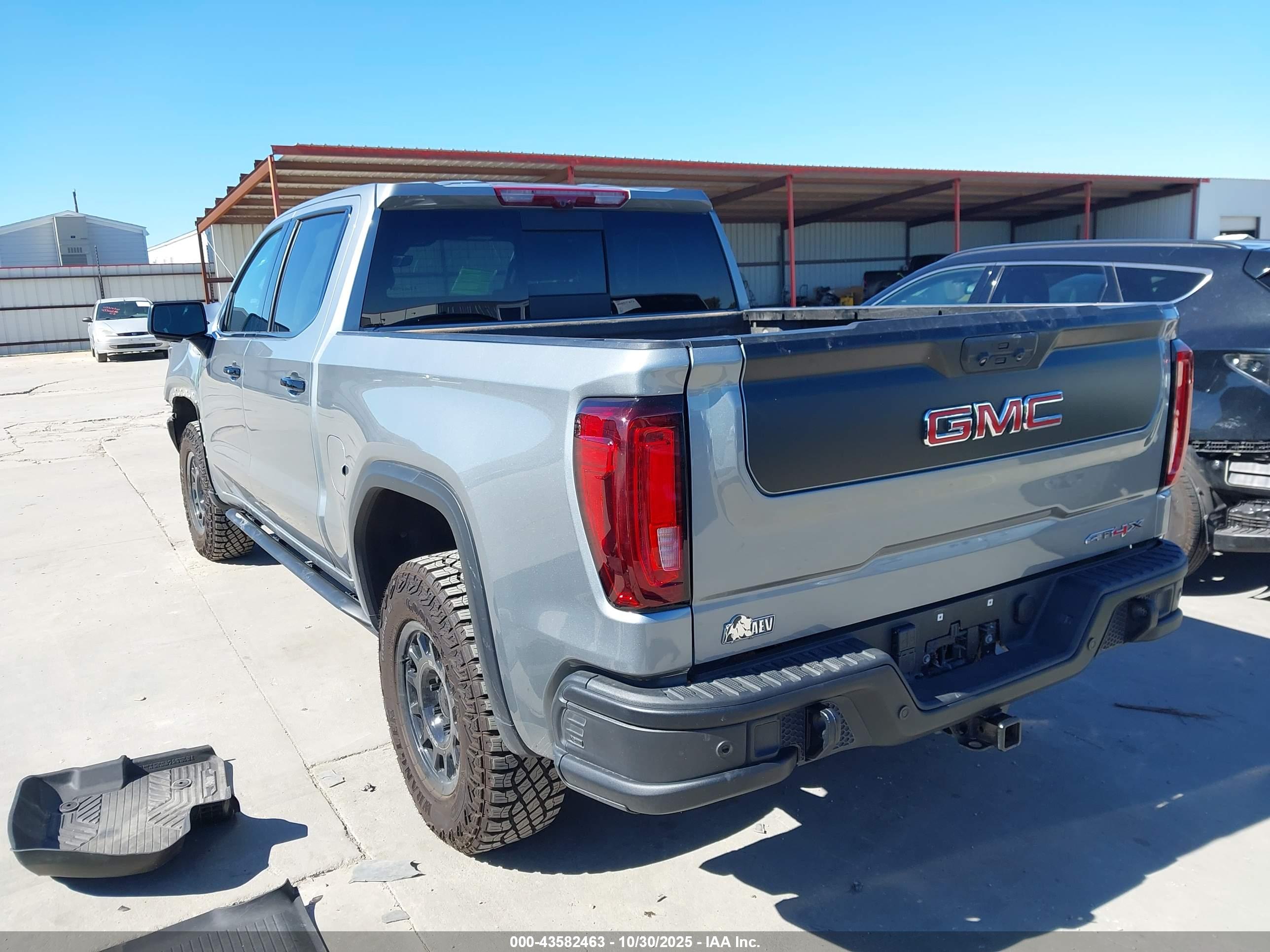 GMC SIERRA image 3