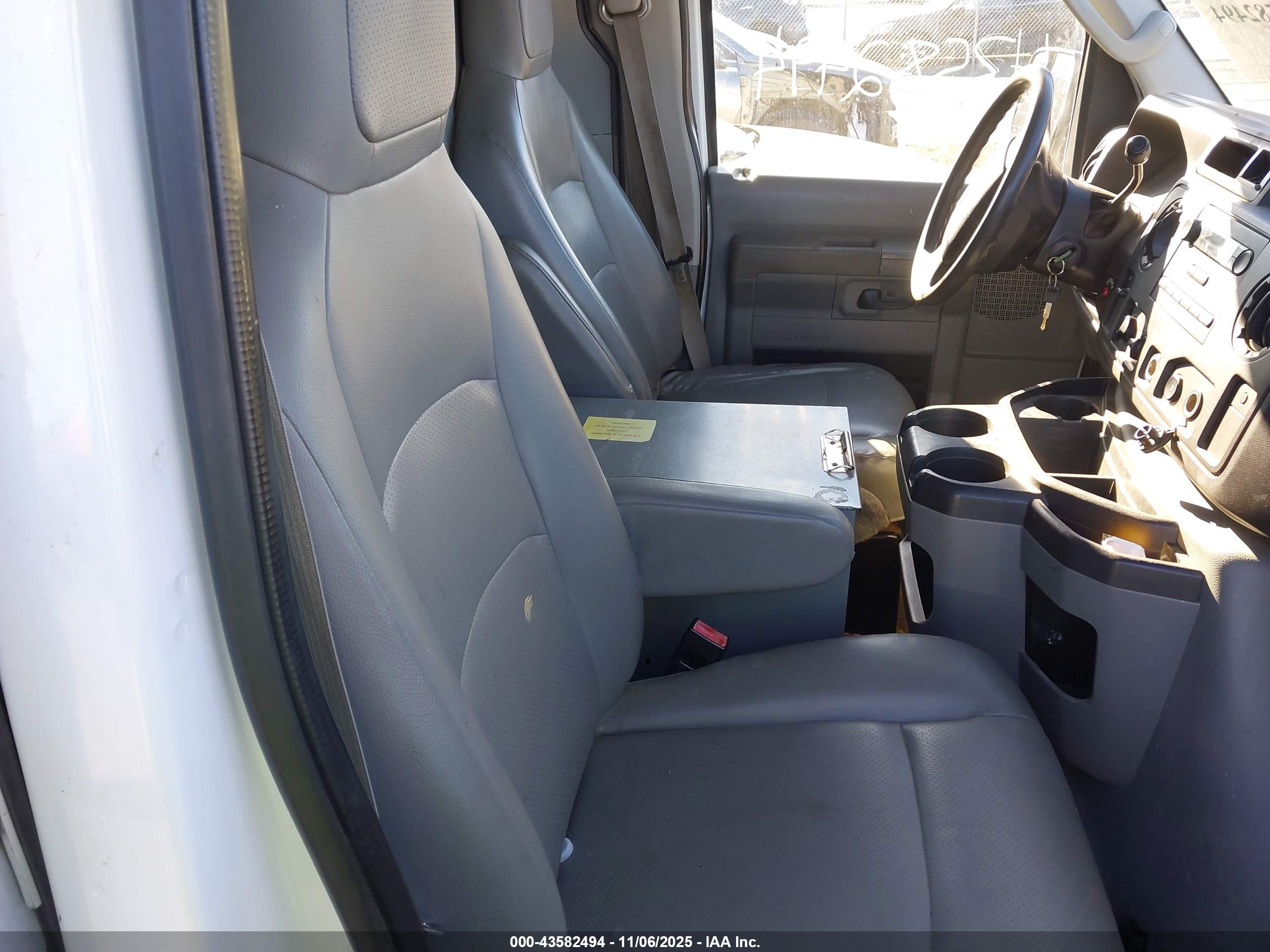 FORD E-250 image 5