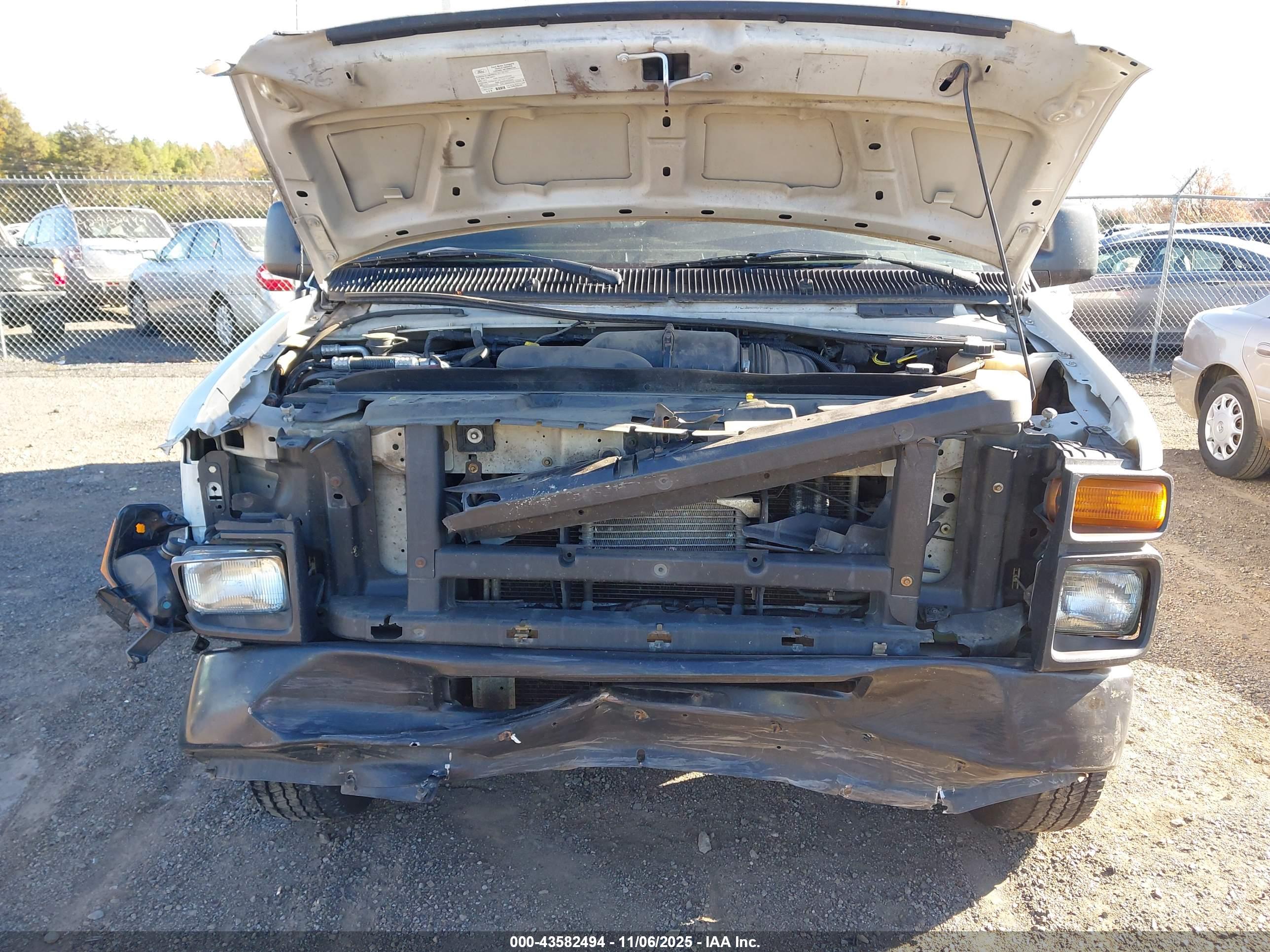 FORD E-250 image 6