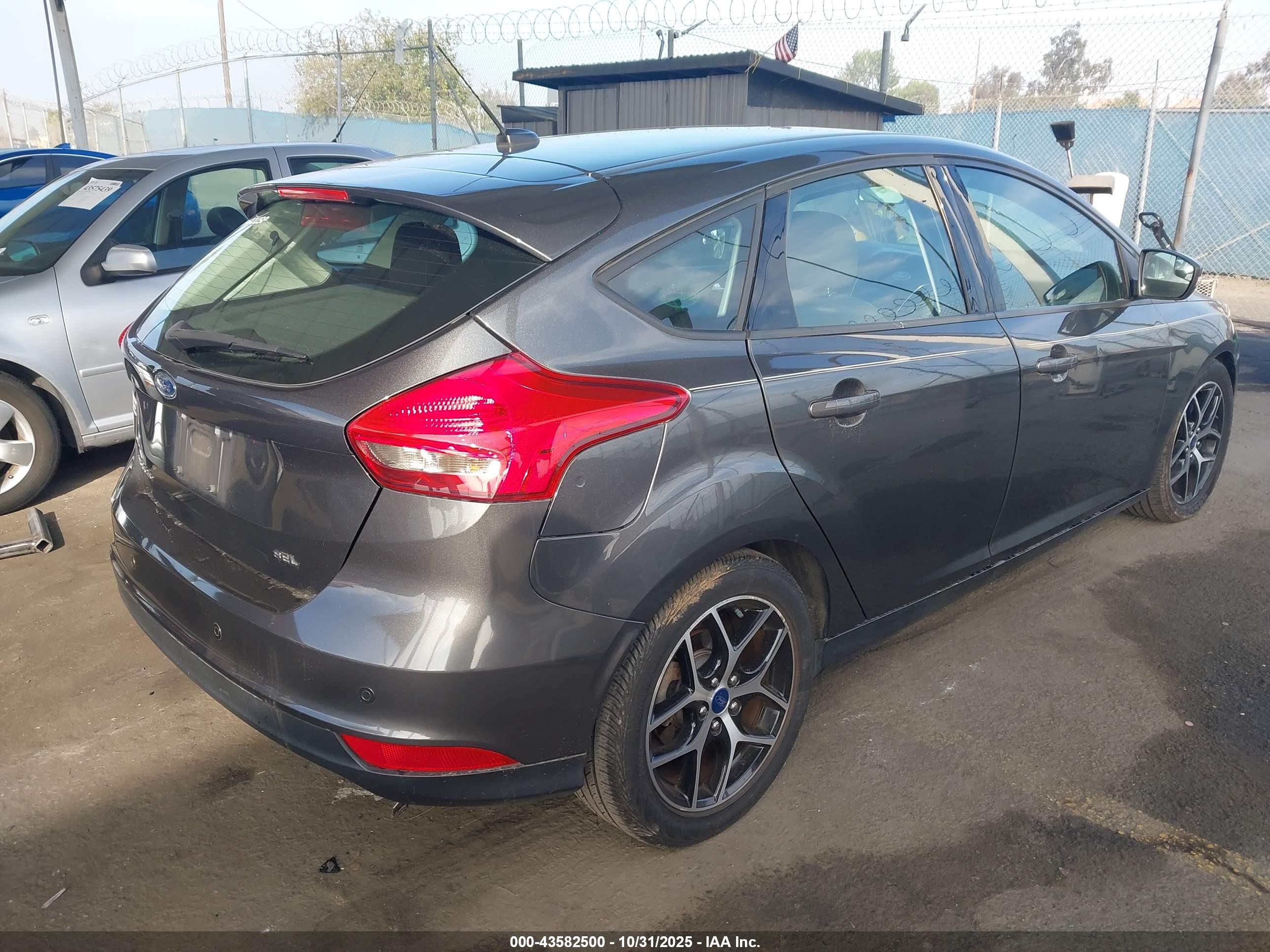 FORD FOCUS image 4
