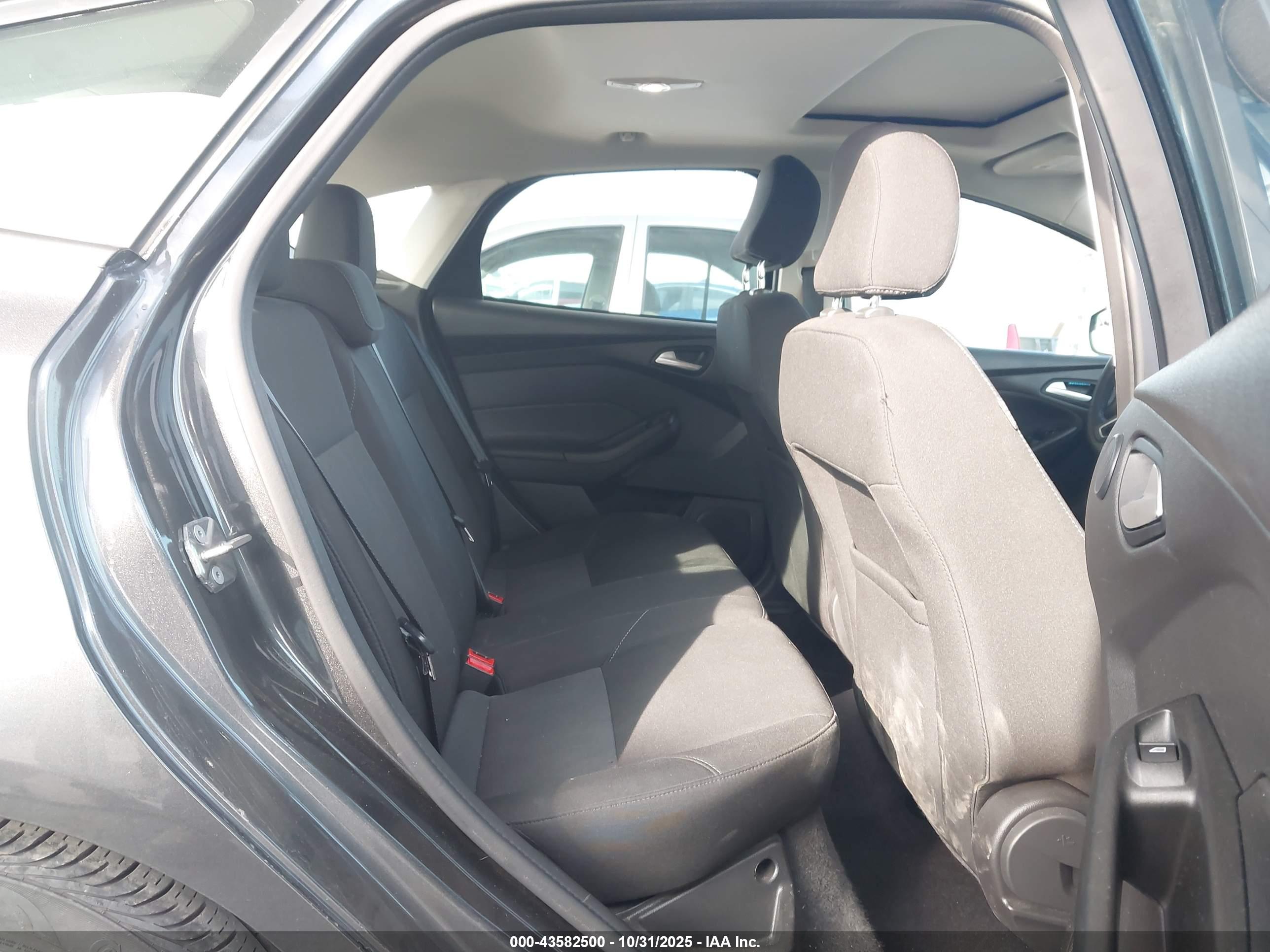 FORD FOCUS image 8