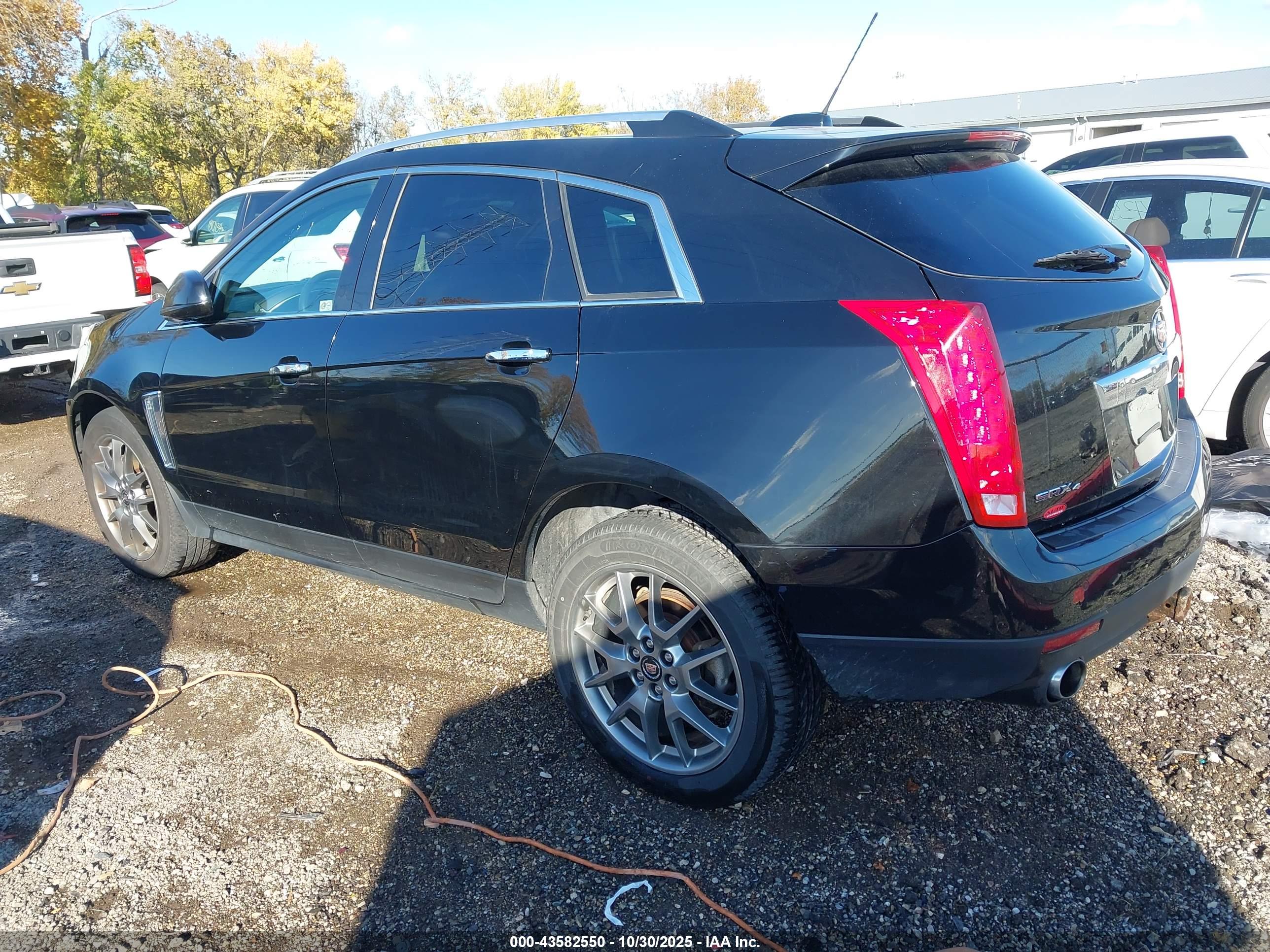 CADILLAC SRX image 3