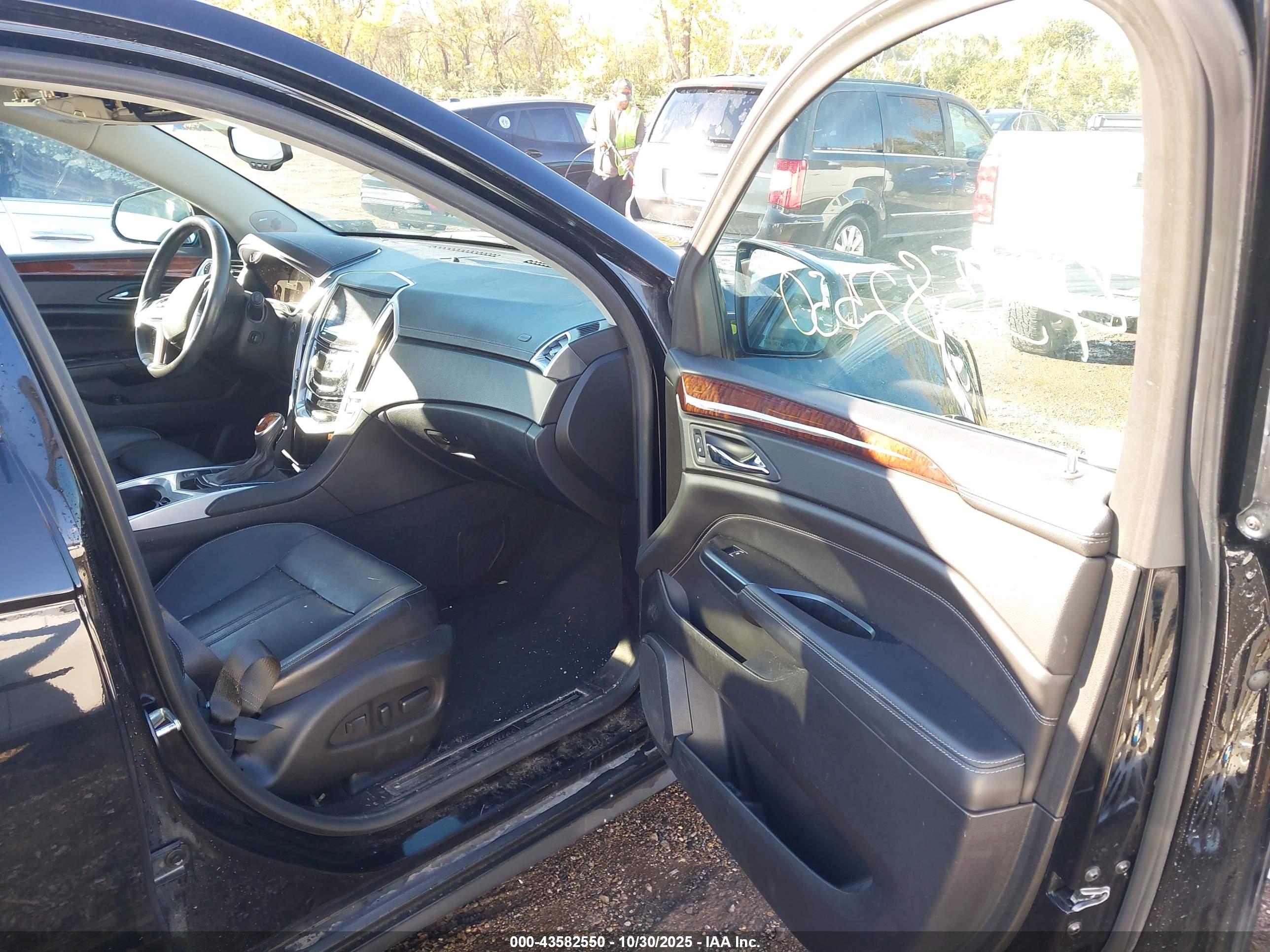 CADILLAC SRX image 5