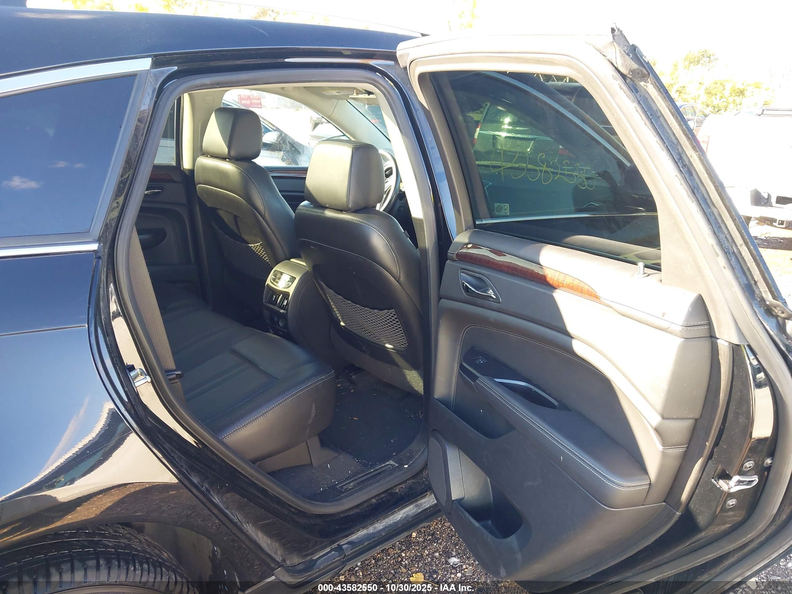 CADILLAC SRX image 8