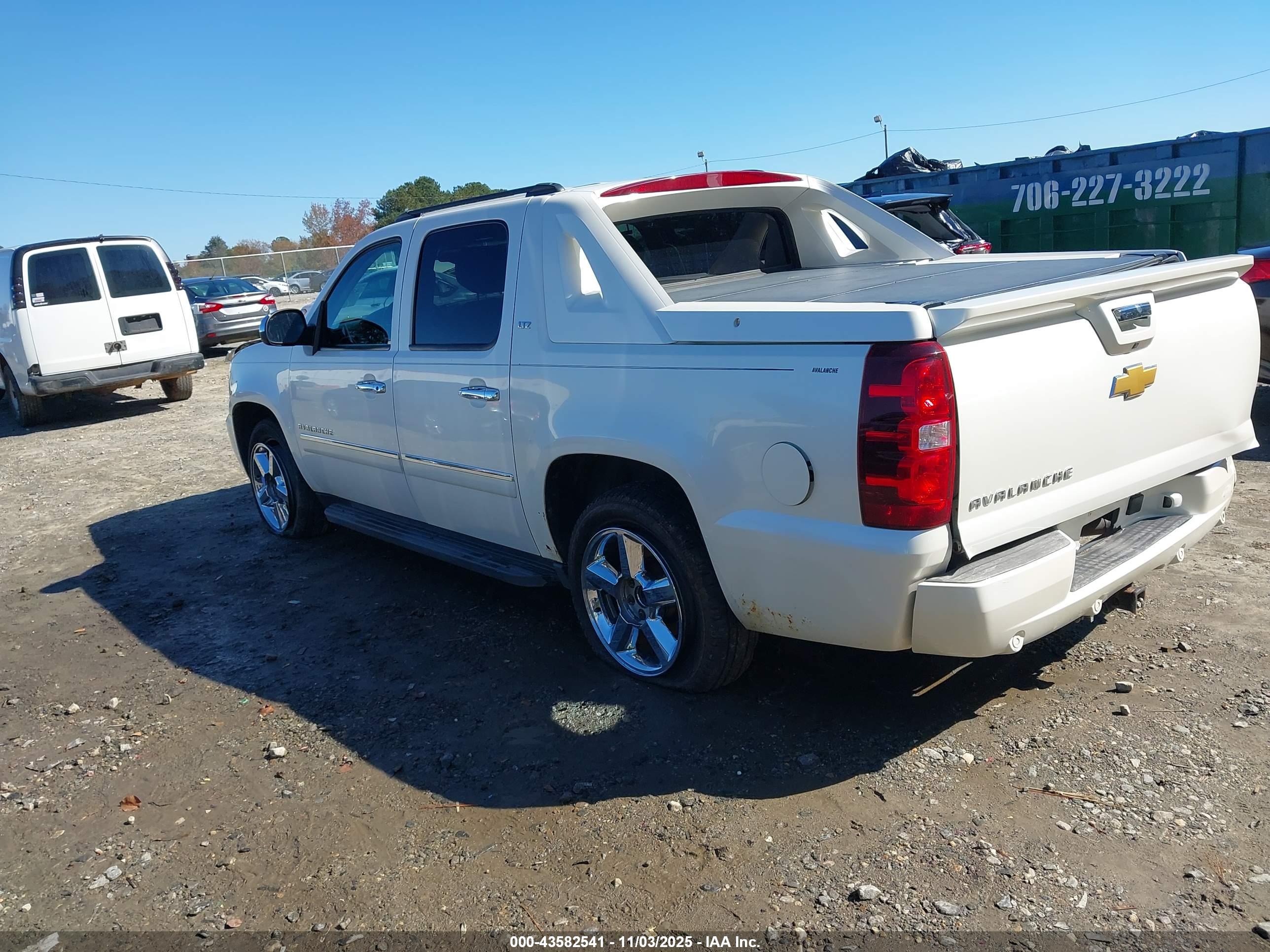 CHEVROLET AVALANCHE image 3